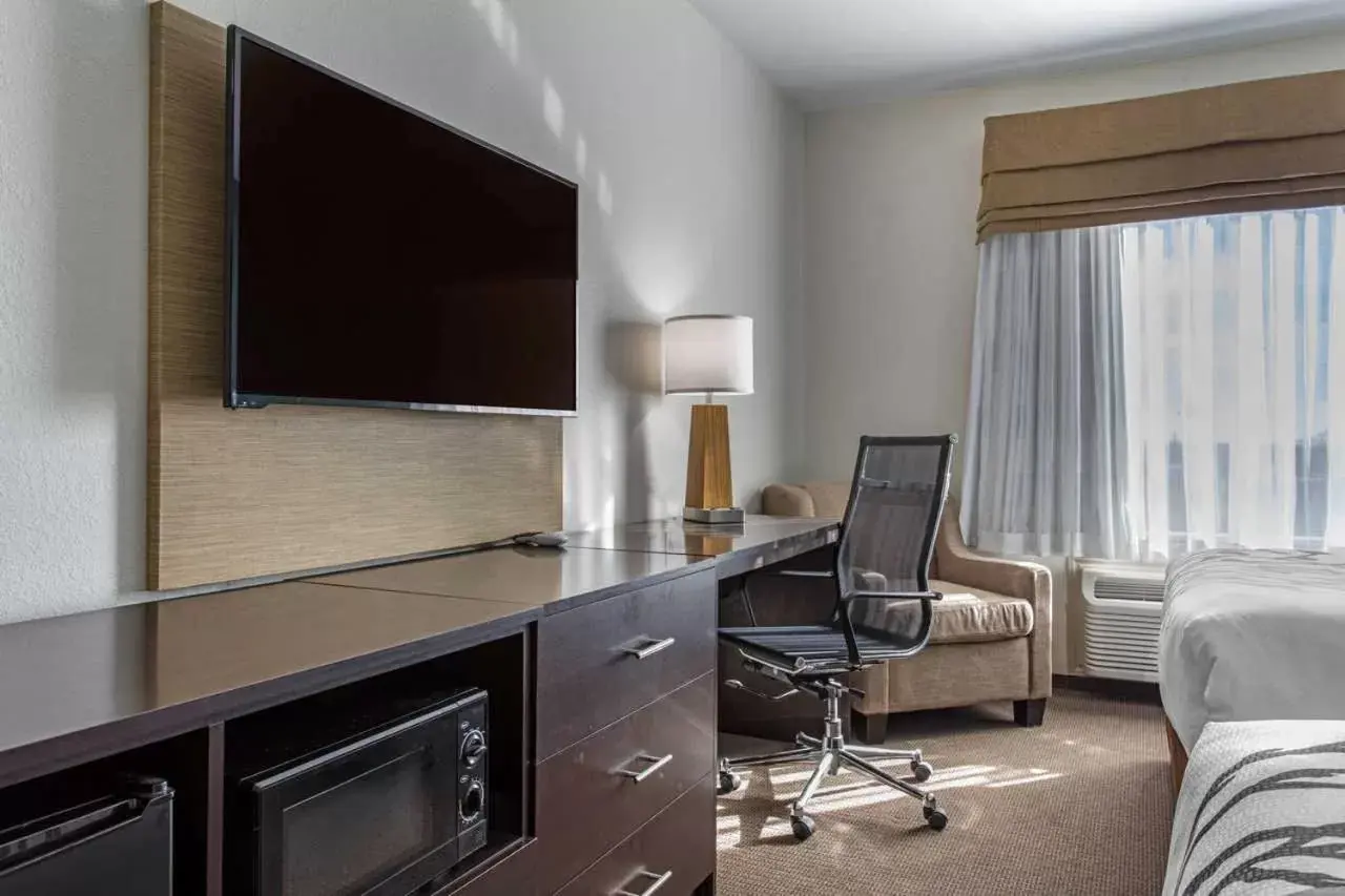 TV/Entertainment Center in MainStay Suites