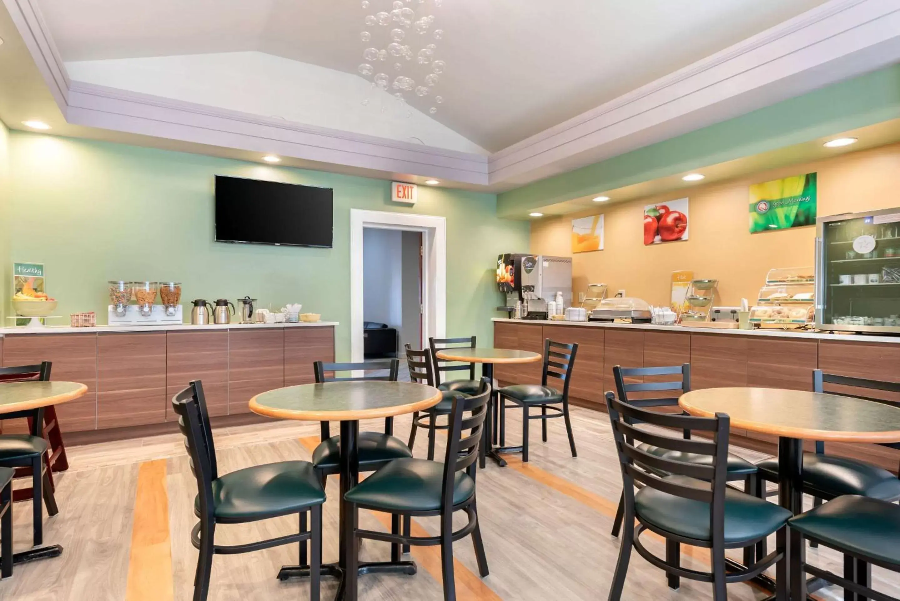 Restaurant/Places to Eat in Quality Inn - Fairborn