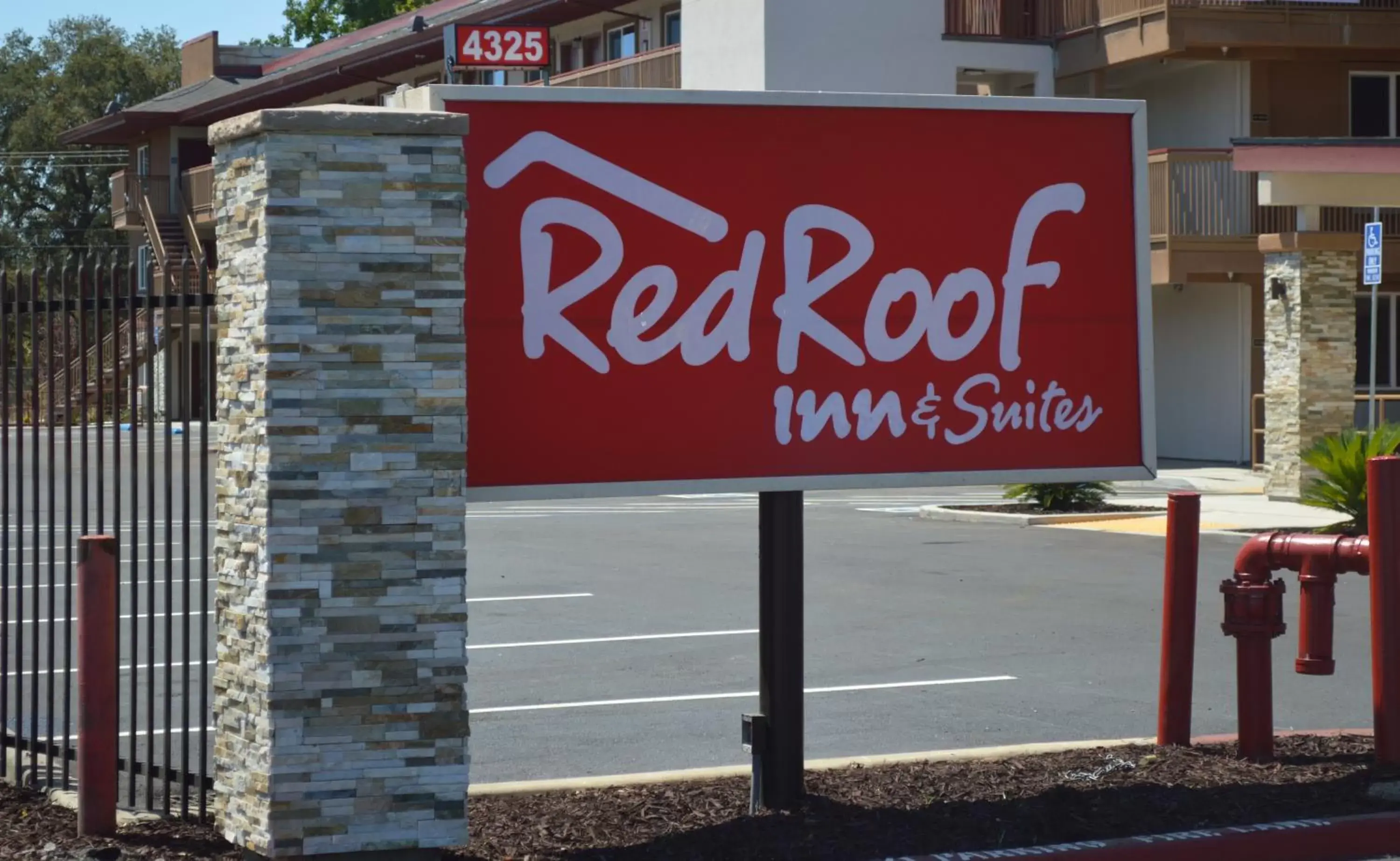Property building in Red Roof Inn & Suites Sacramento North