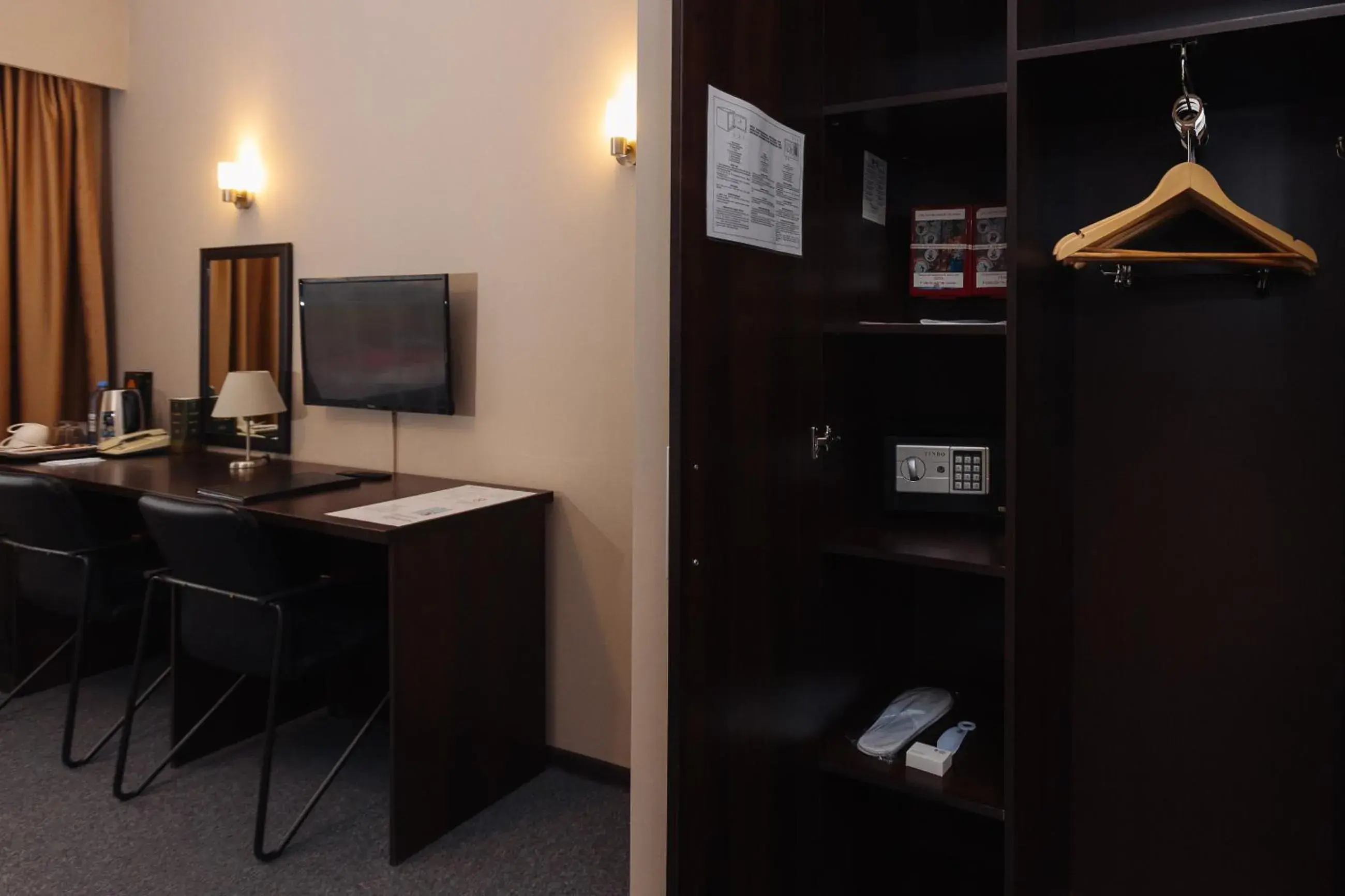 safe, TV/Entertainment Center in Best Western Plus Atakent Park Hotel