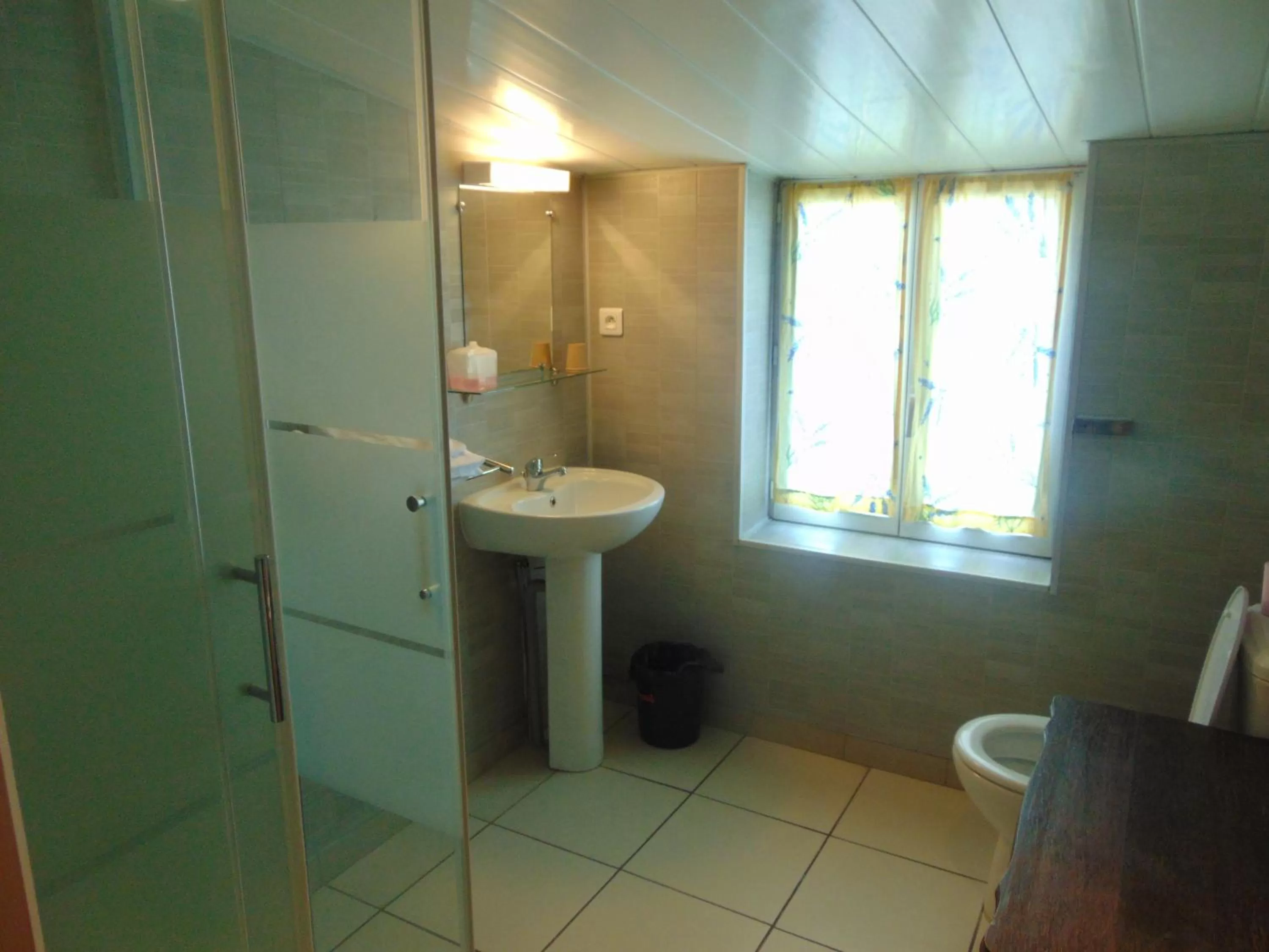 Bathroom in Le Relais de la RN7