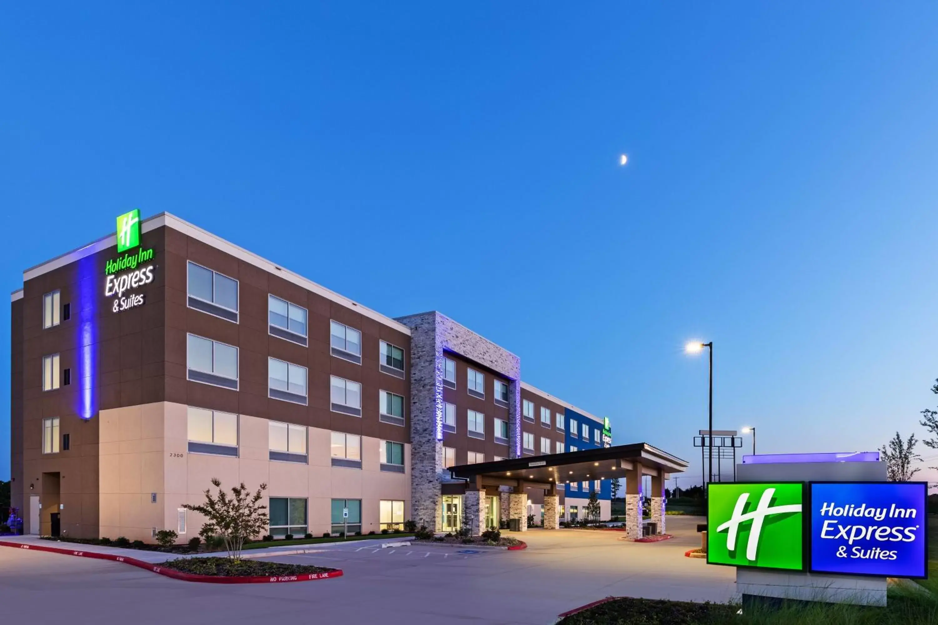 Property Building in Holiday Inn Express & Suites Purcell, an IHG Hotel