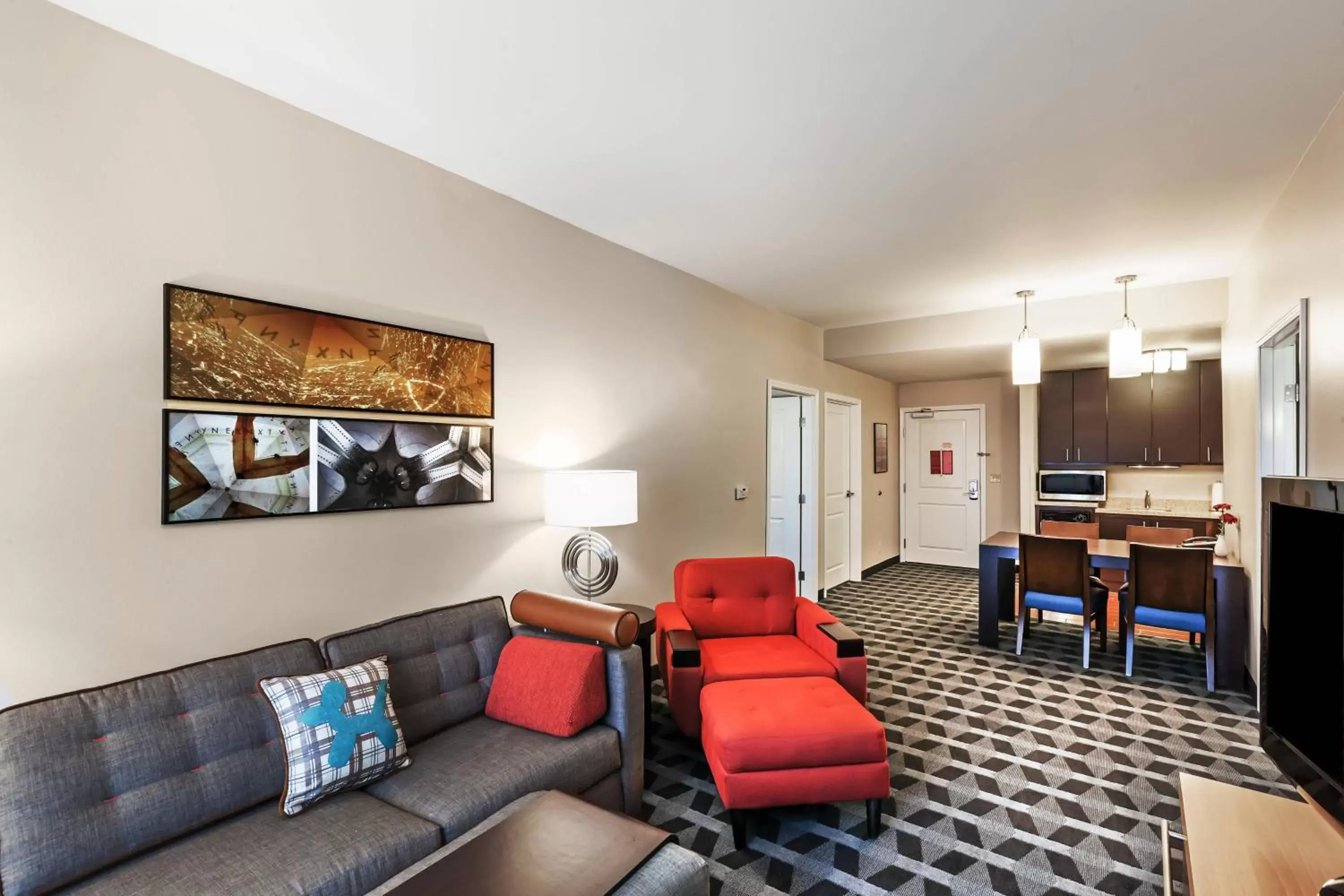 Photo of the whole room, Seating Area in TownePlace Suites by Marriott Tulsa North/Owasso