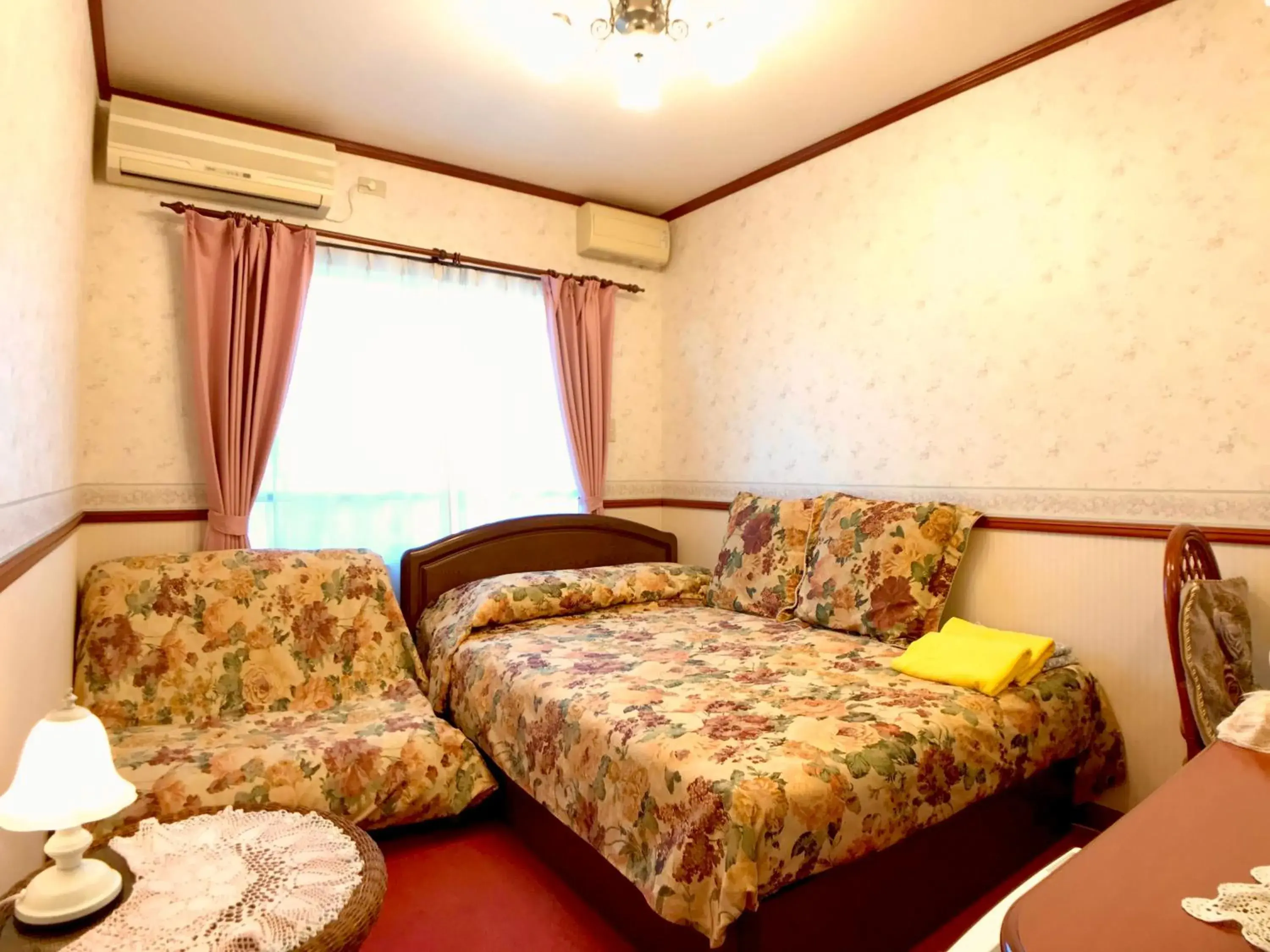 Double Room with Private Bathroom - Non-Smoking  in Pension Puppy Tail