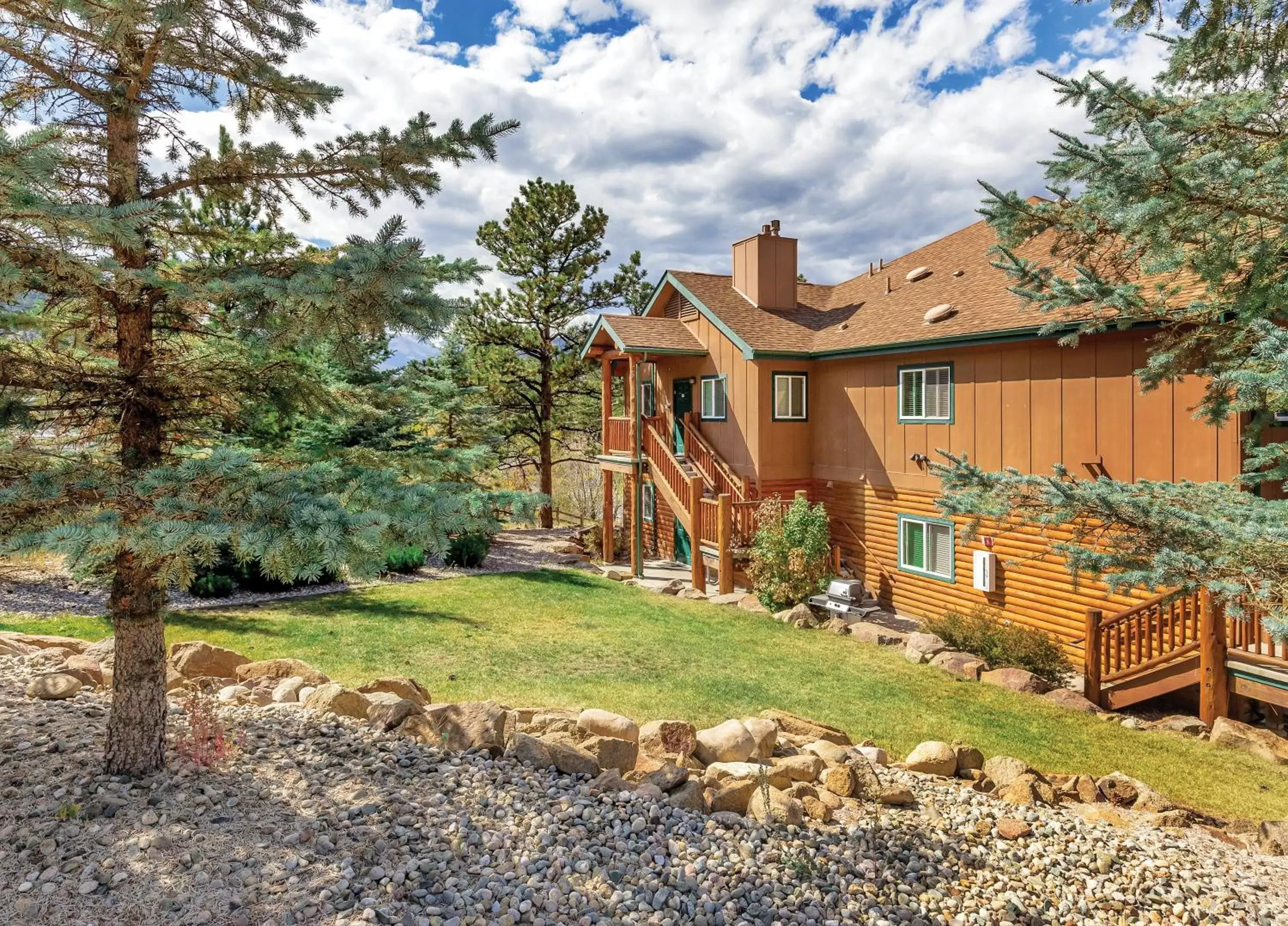 Property building in WorldMark Estes Park