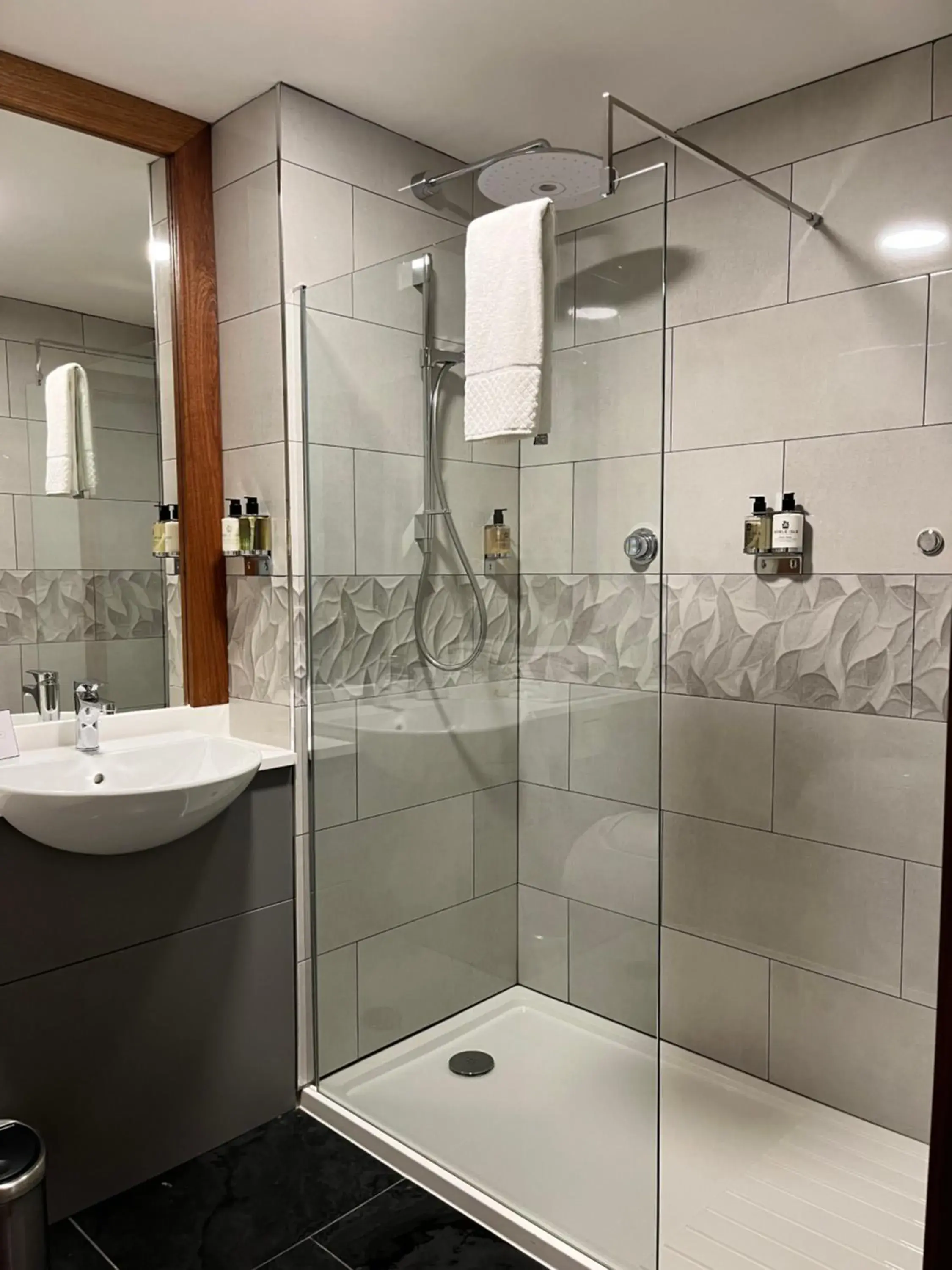 Shower, Bathroom in The Haycock Manor Hotel