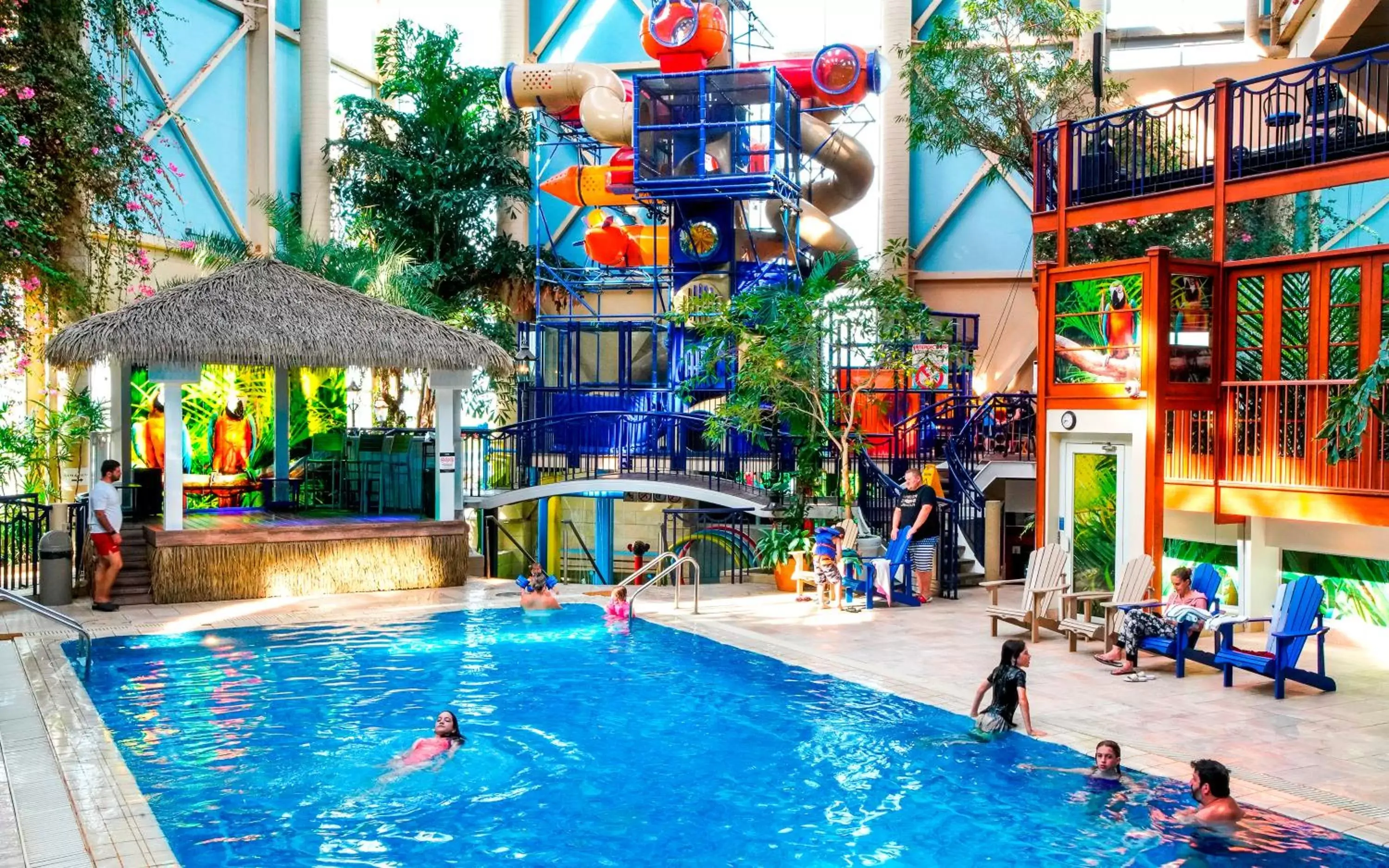 Swimming Pool in LHotelQuébec