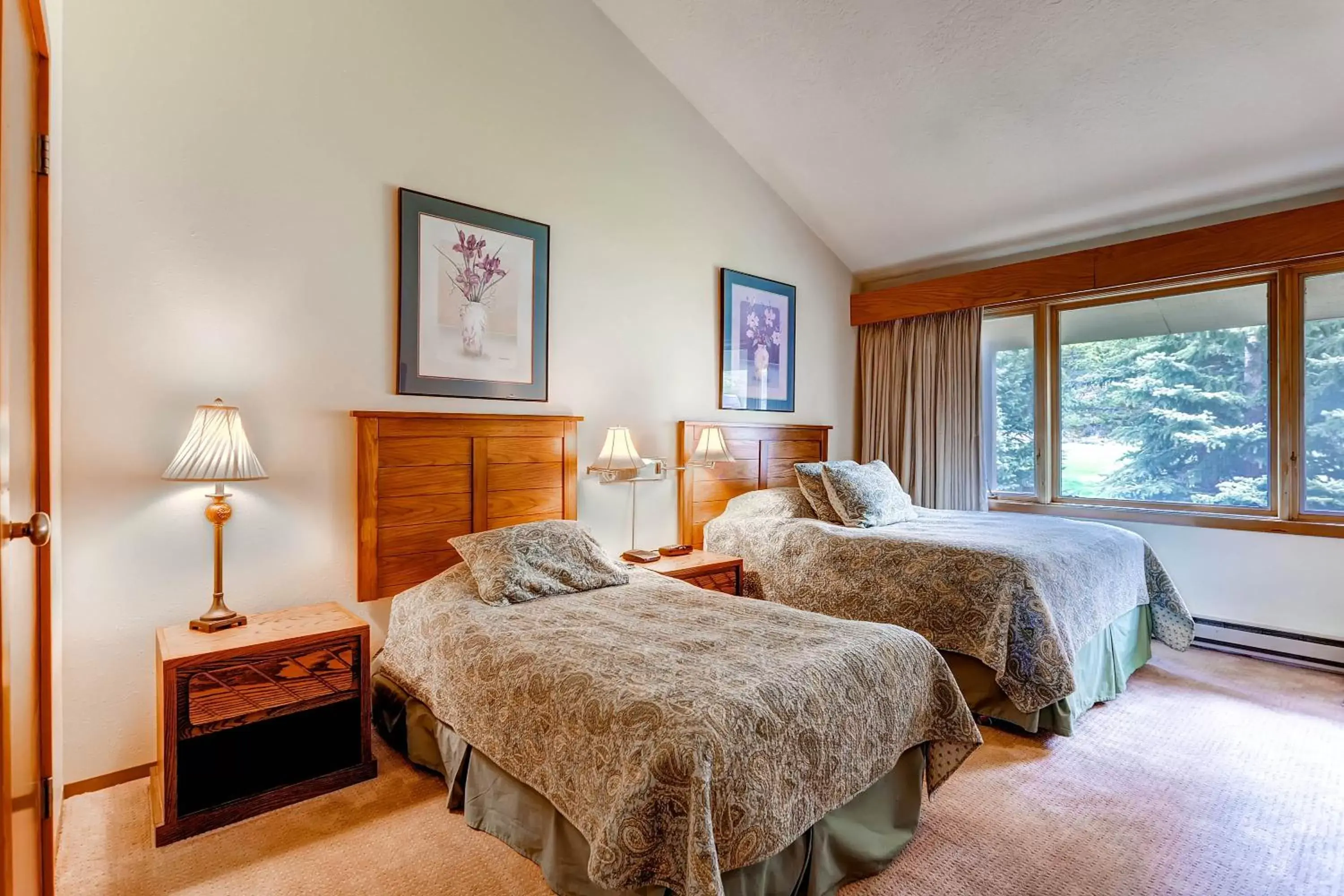 Bed in Lakeside Village by Keystone Resort