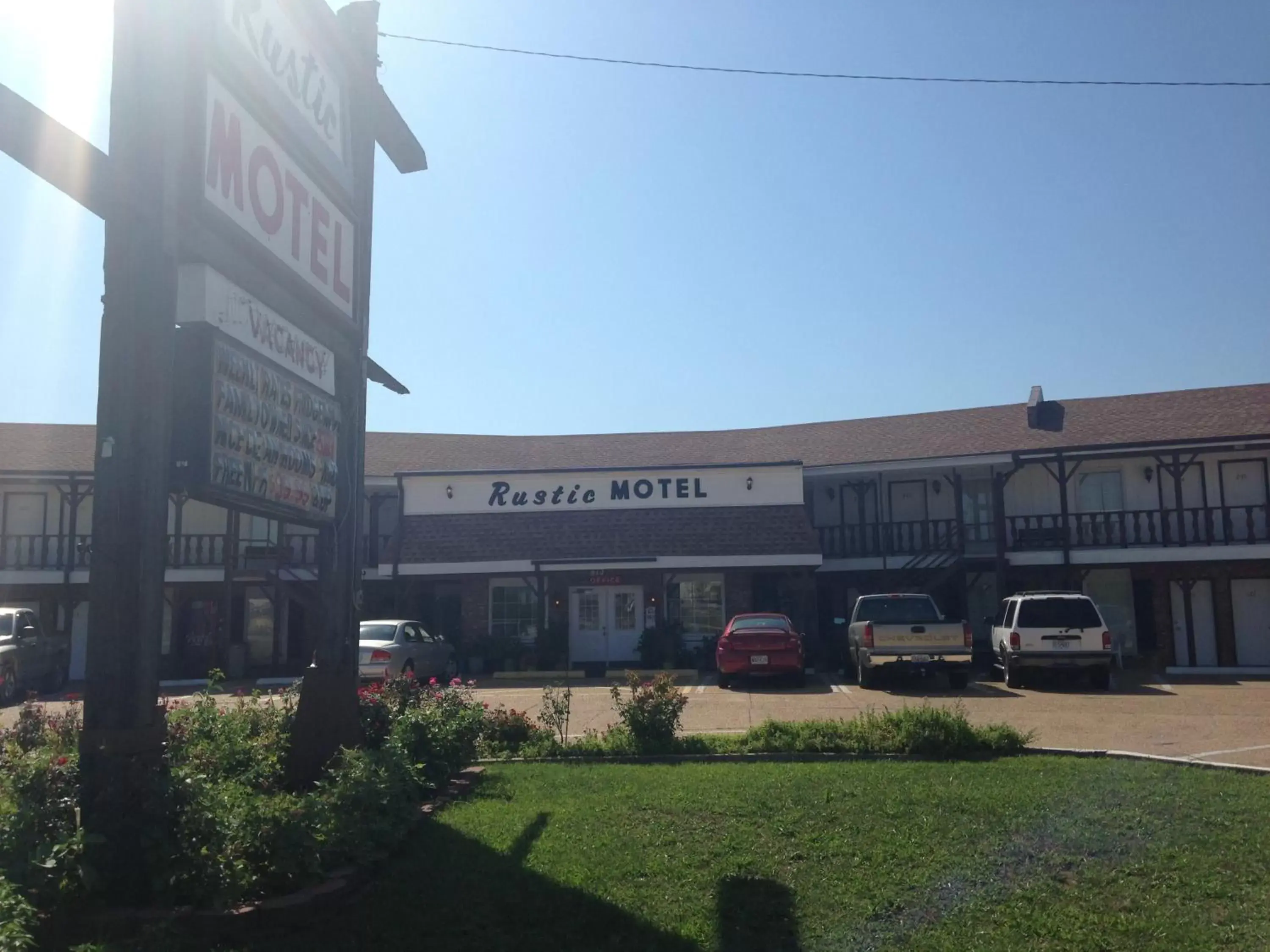 Facade/entrance, Property Building in Rustic Motel Rolla