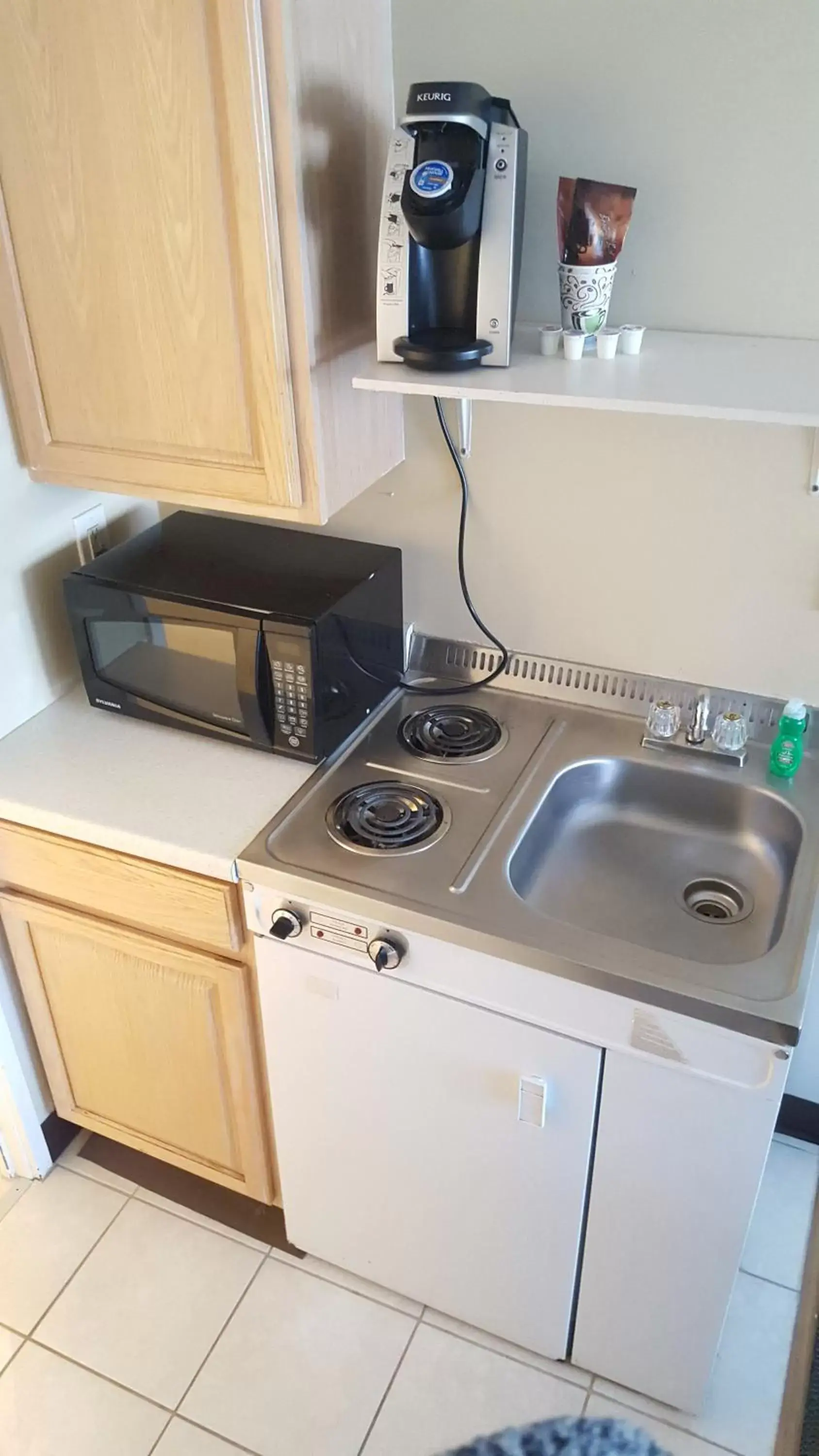 Kitchen/Kitchenette in Seabreeze Motel