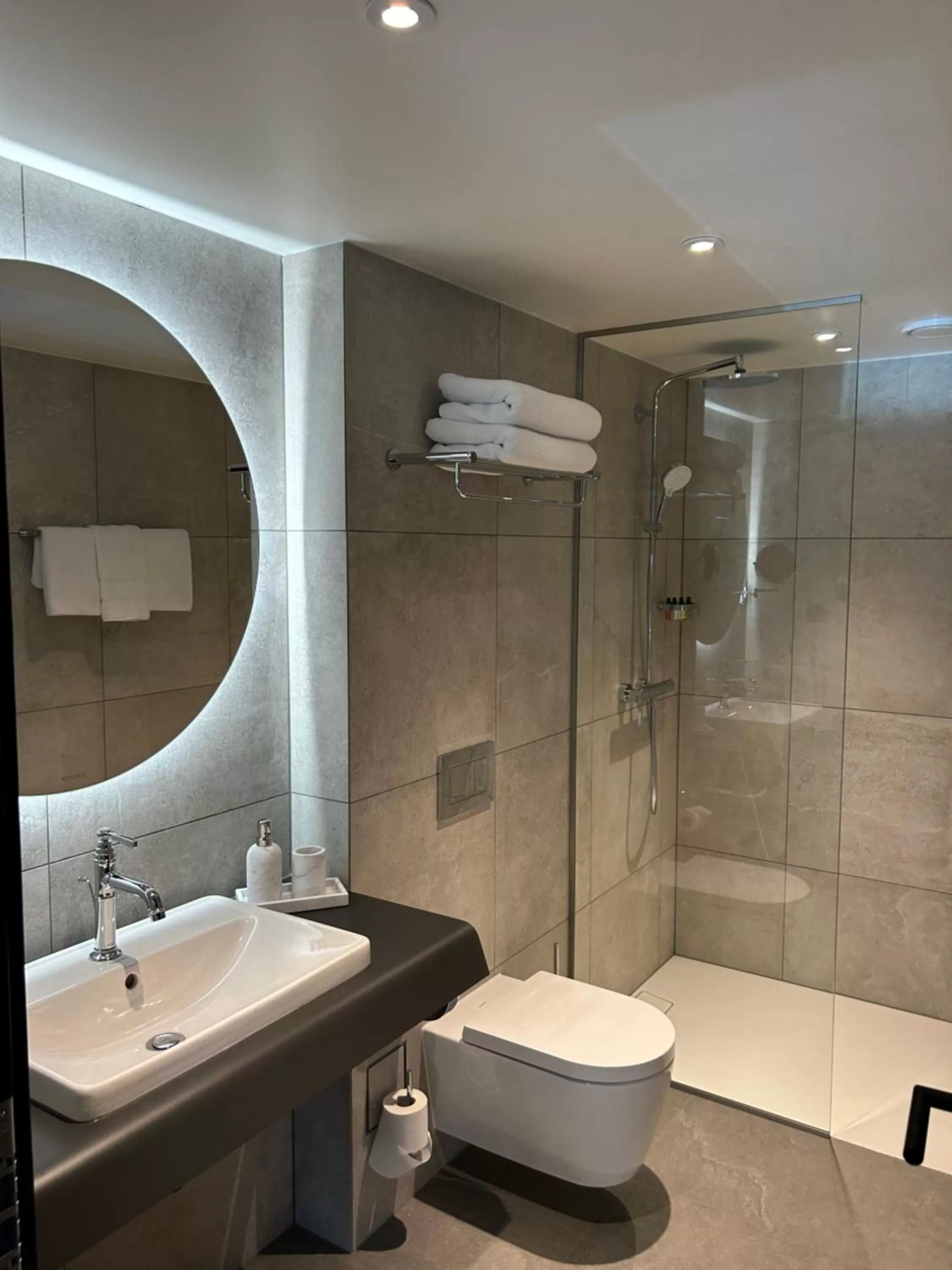 Shower in Padise Manor