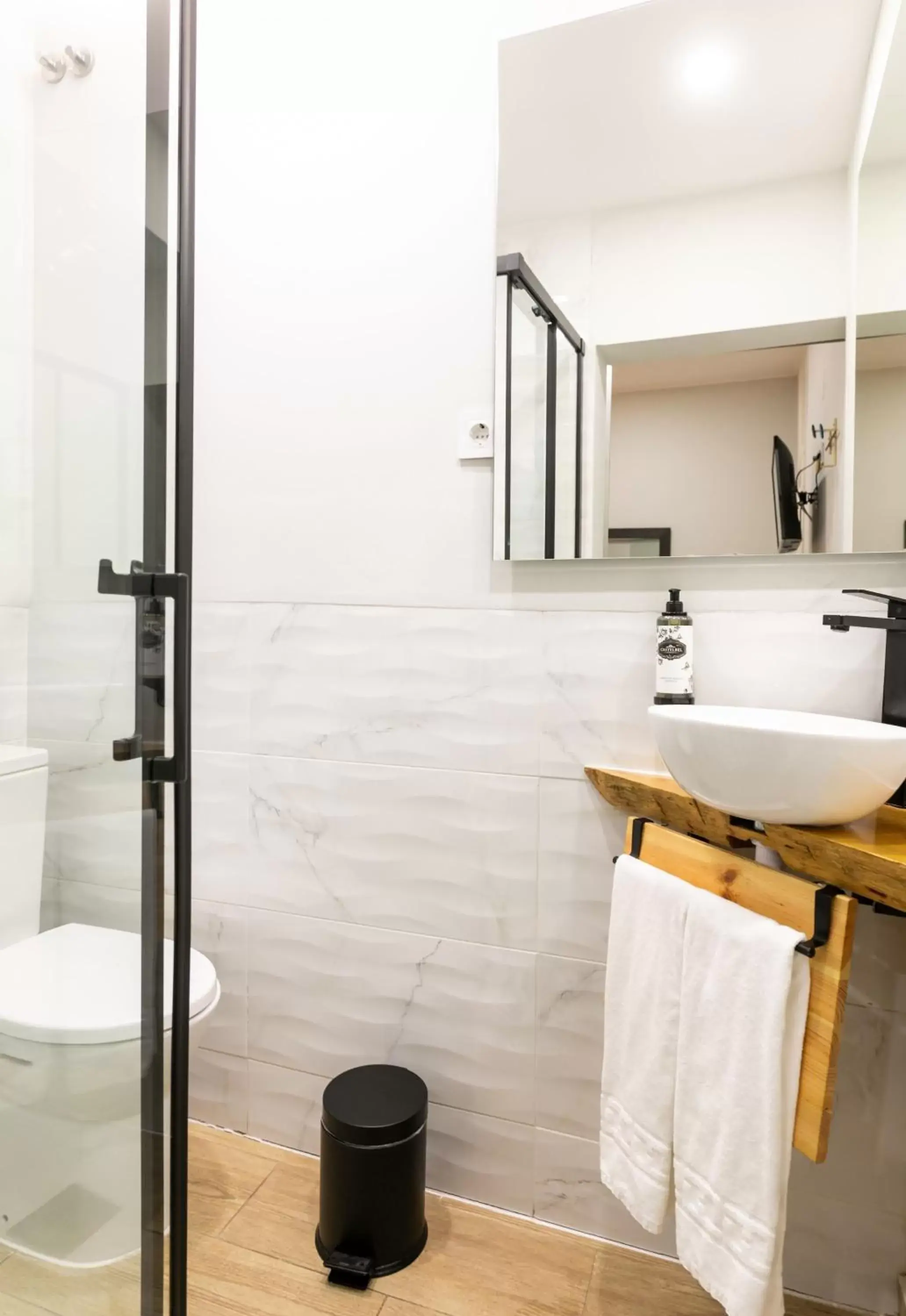 Bathroom in Lisboa 85 Suites & Apartments by RIDAN Hotels