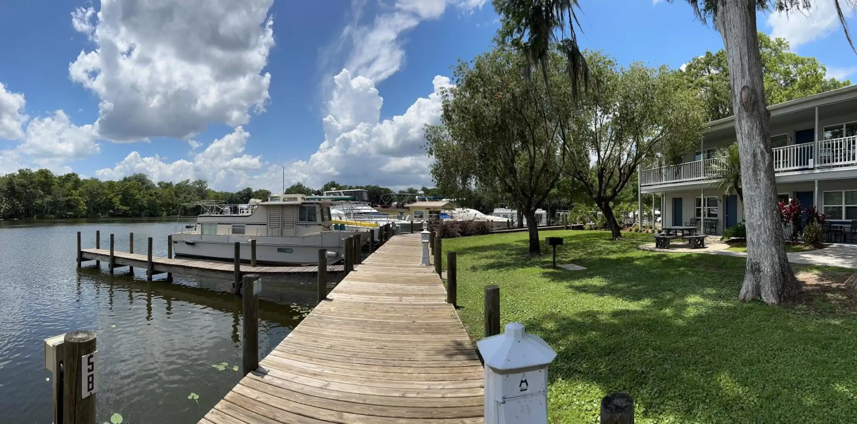 Hontoon Landing Resort & Marina