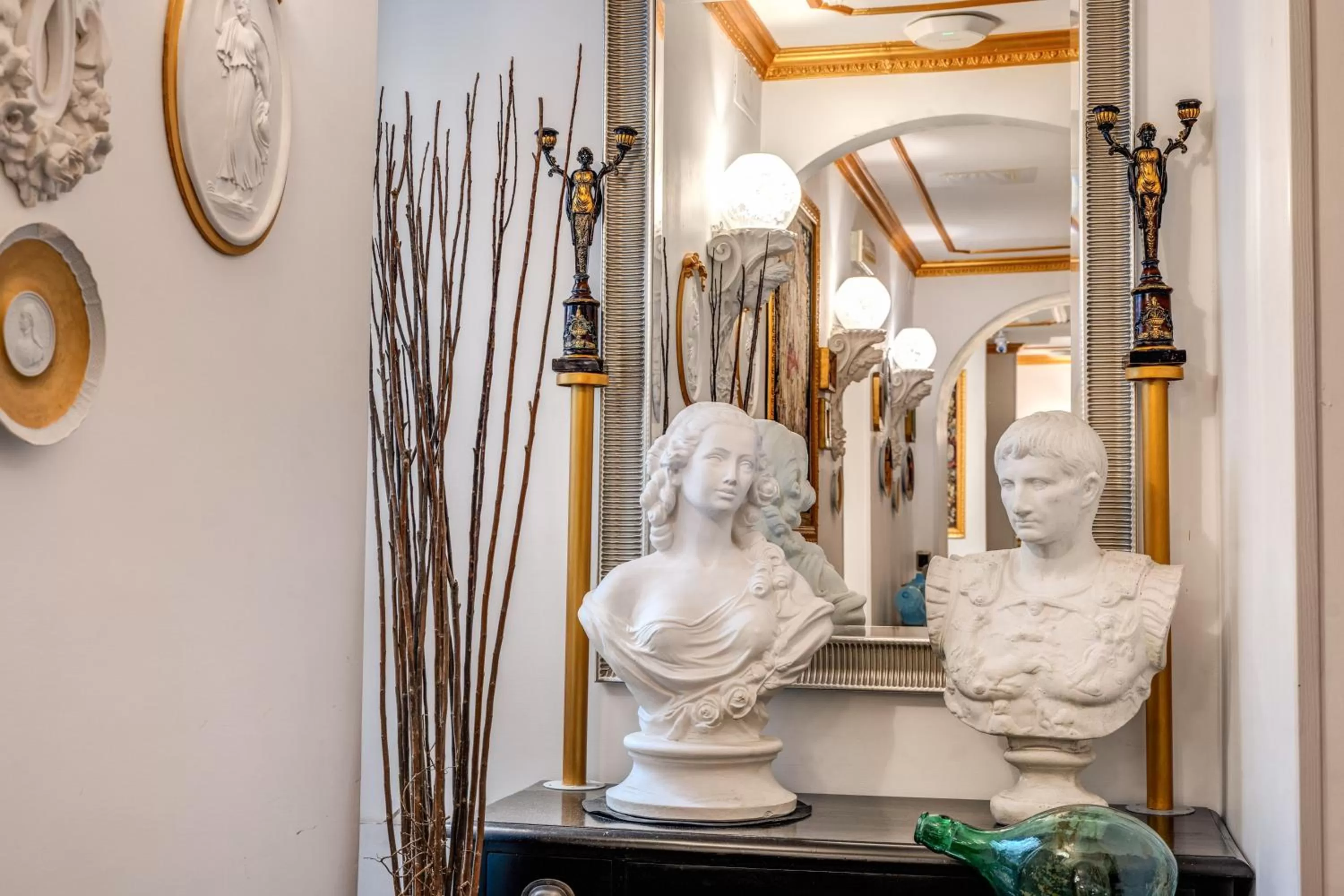 Decorative detail in Nakissa Inn