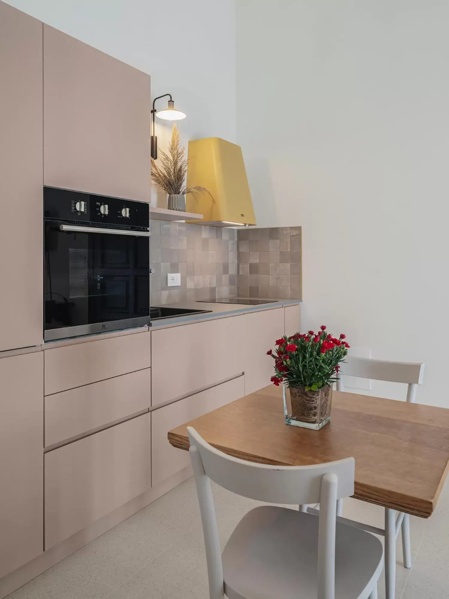 Kitchen or kitchenette, Dining Area in Living u HomeSuites