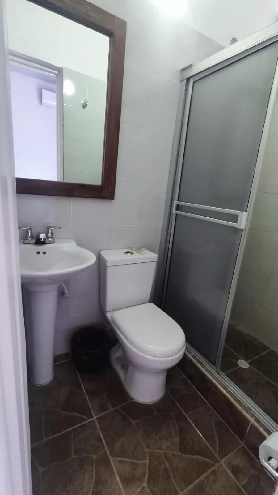 Shower, Bathroom in HOTEL MACEO MELGAR