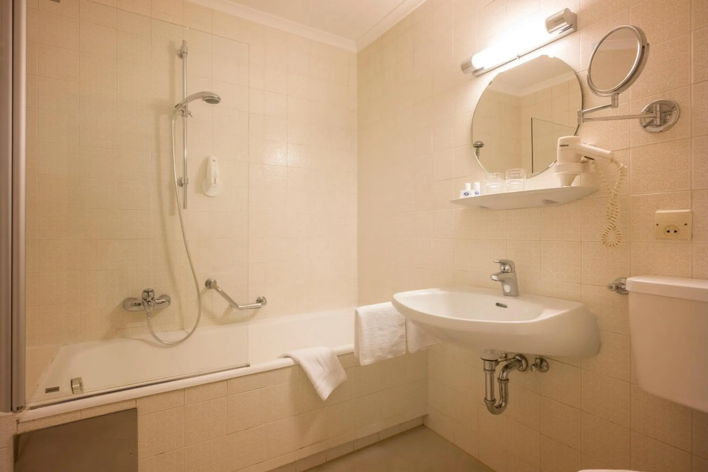 Shower, Bathroom in Sporthotel Austria