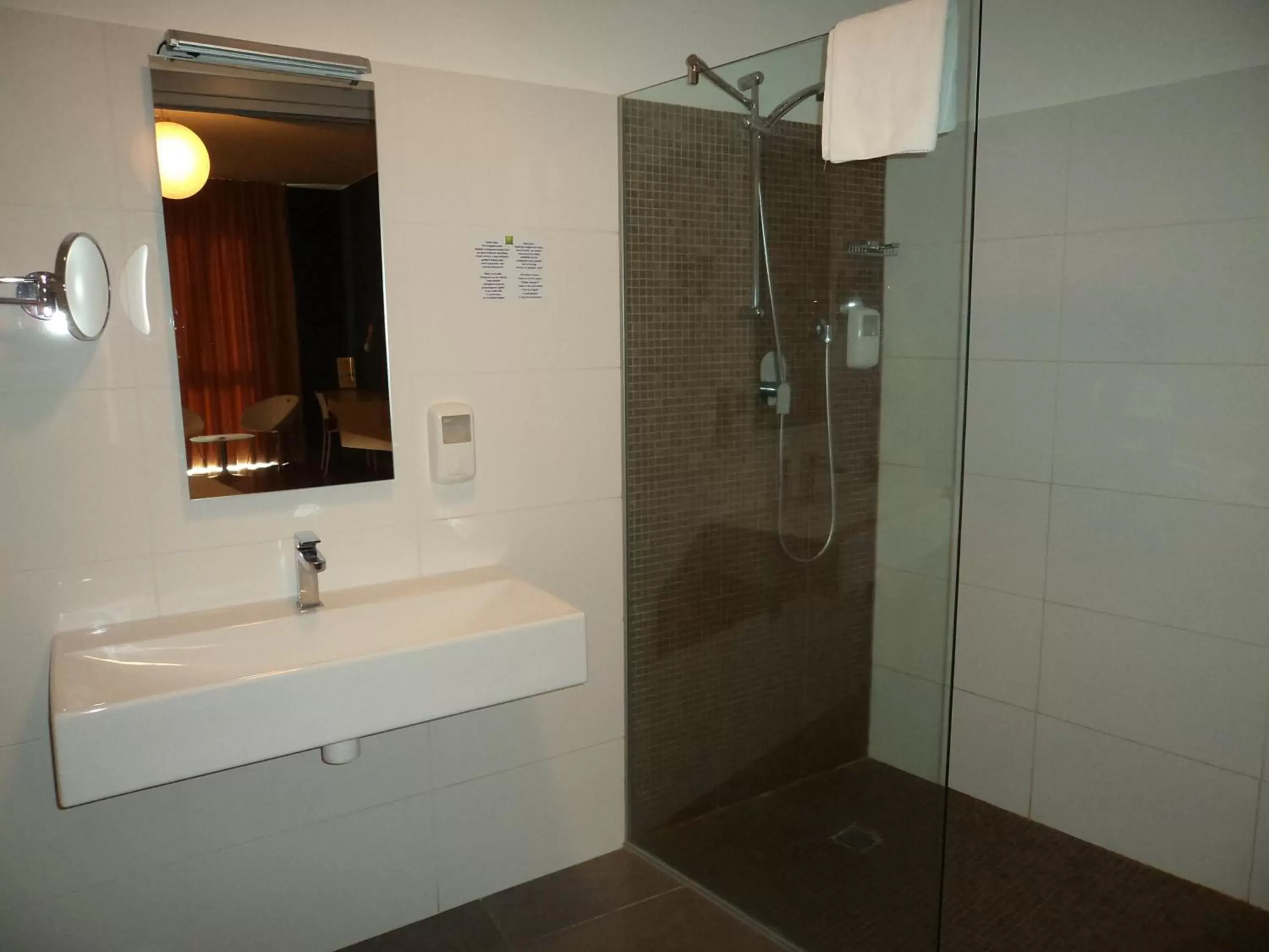 Bathroom in ibis Styles Catania Acireale