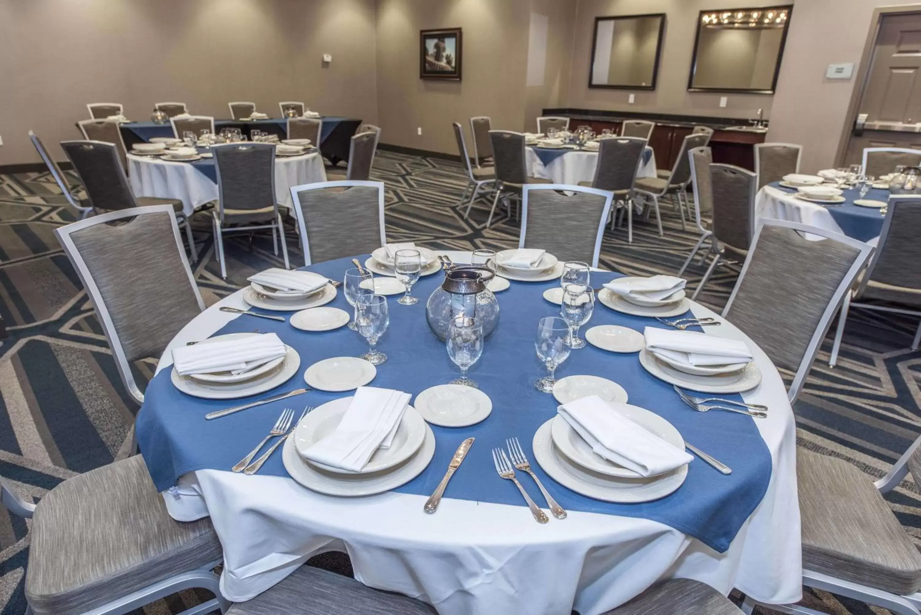 Meeting/conference room, Restaurant/Places to Eat in DoubleTree by Hilton North Charleston - Convention Center