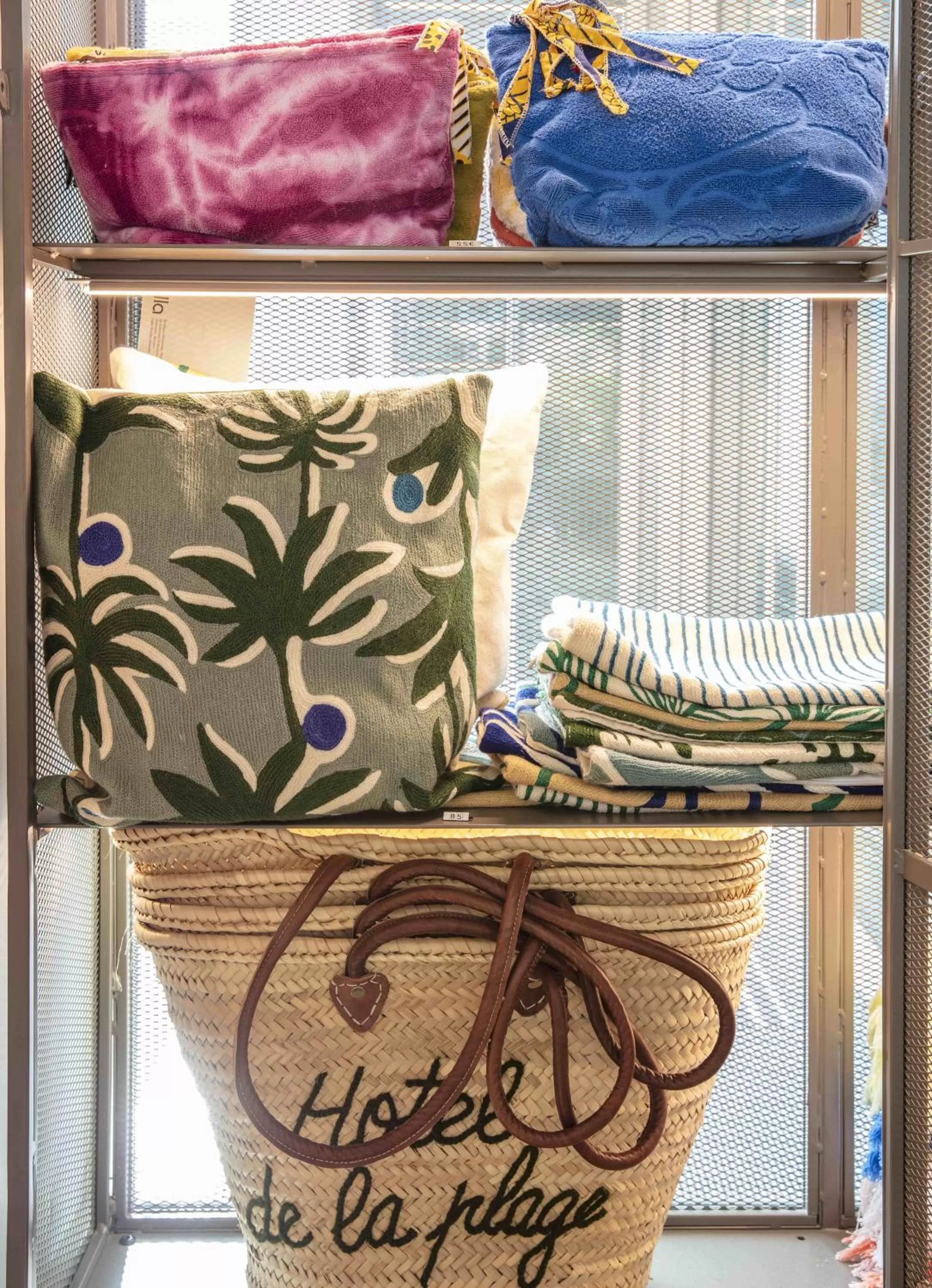 On-site shops in Hôtel de La Plage