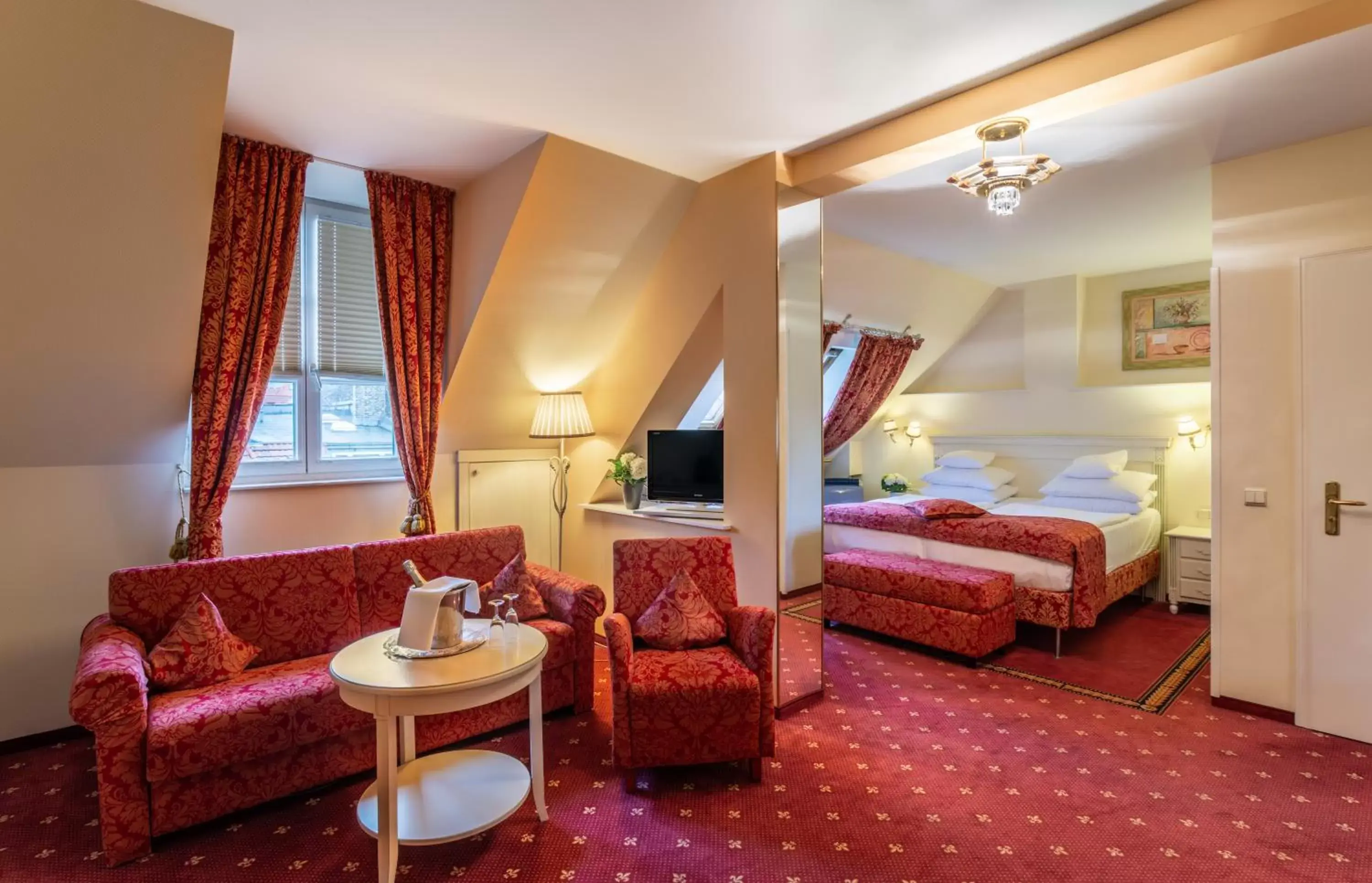 Bed, Seating Area in Hotel Augusta Am Kurfürstendamm