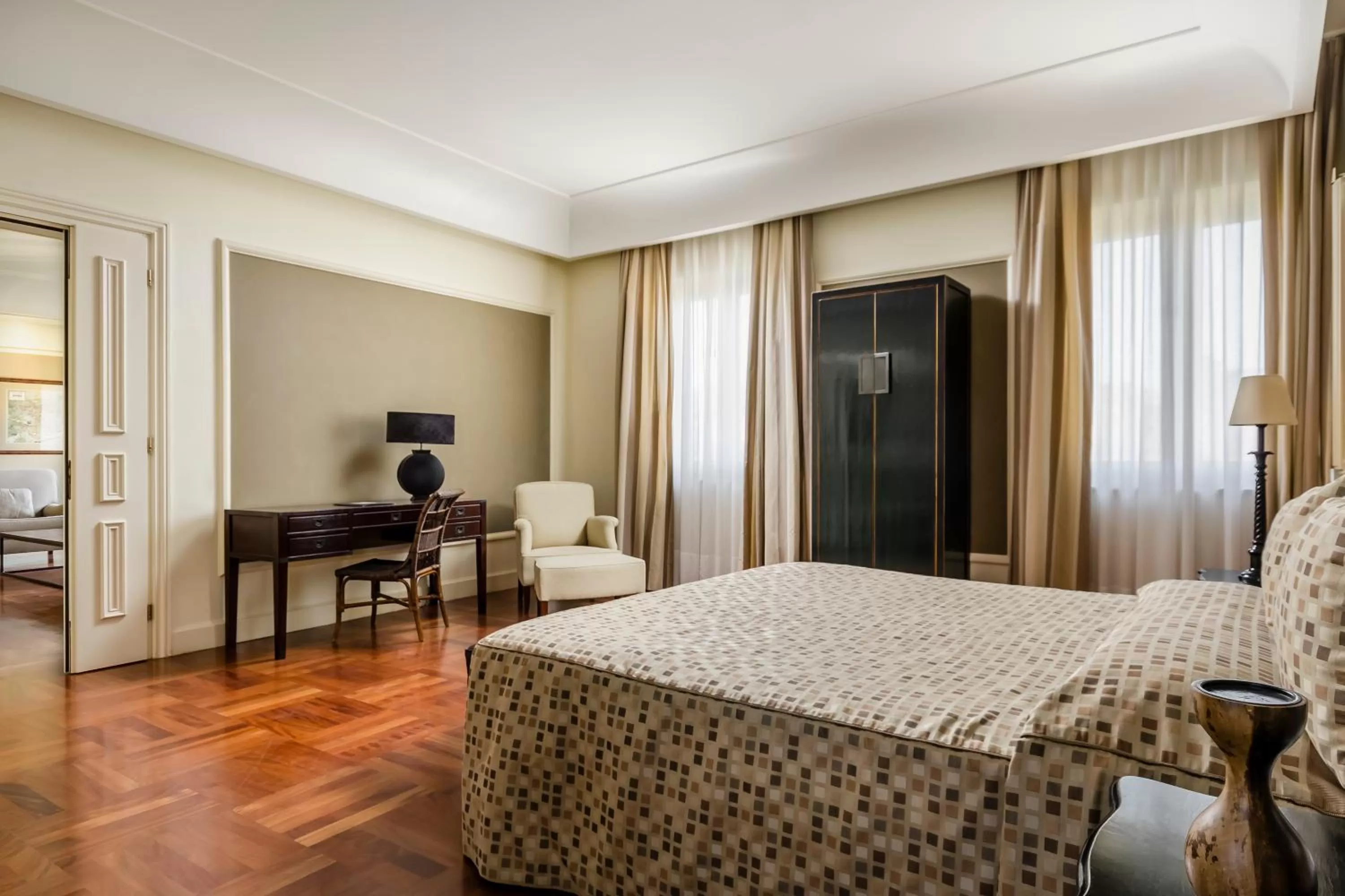 Photo of the whole room, Bed in Eurostars Centrale Palace Hotel