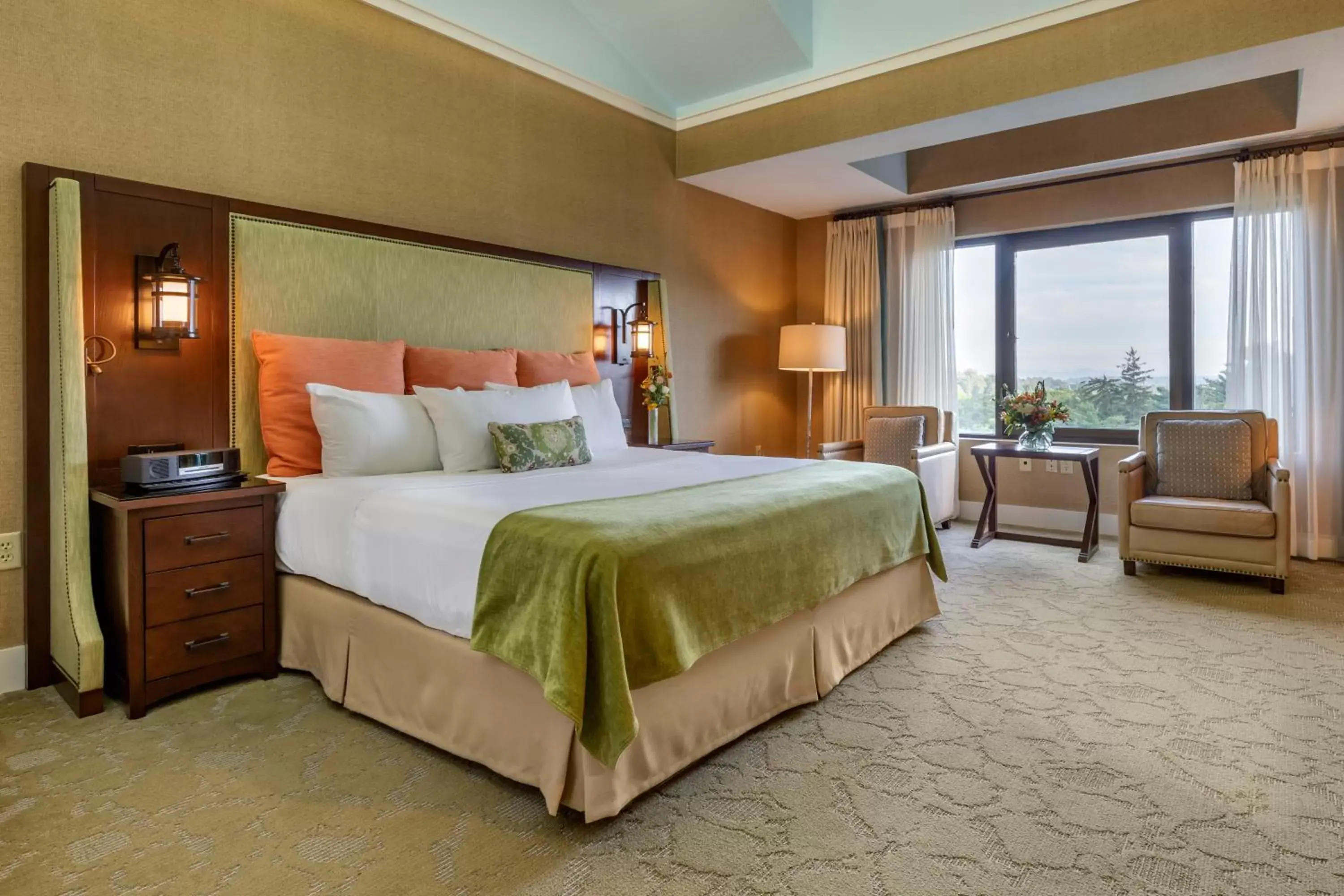 Bedroom, Bed in The Omni Grove Park Inn - Asheville