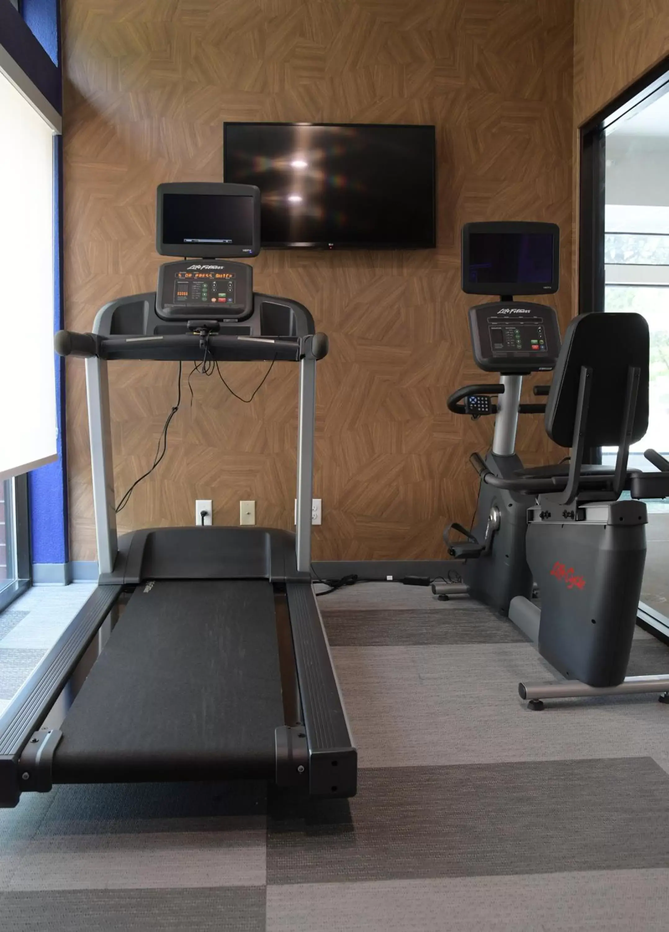 Fitness Center/Facilities in Comfort Inn & Suites NW Milwaukee