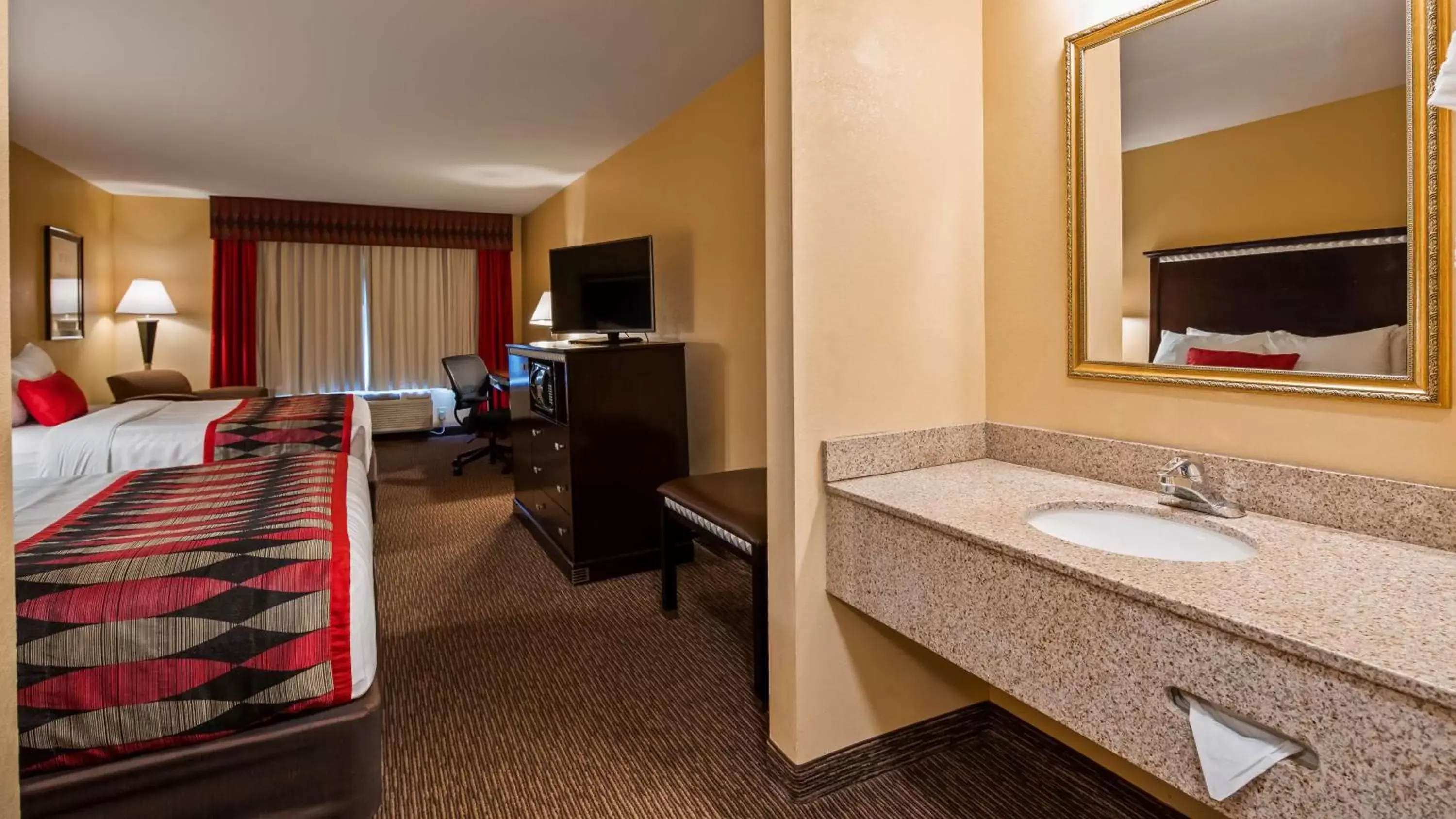 Photo of the whole room, Bathroom in Best Western Plus Bessemer