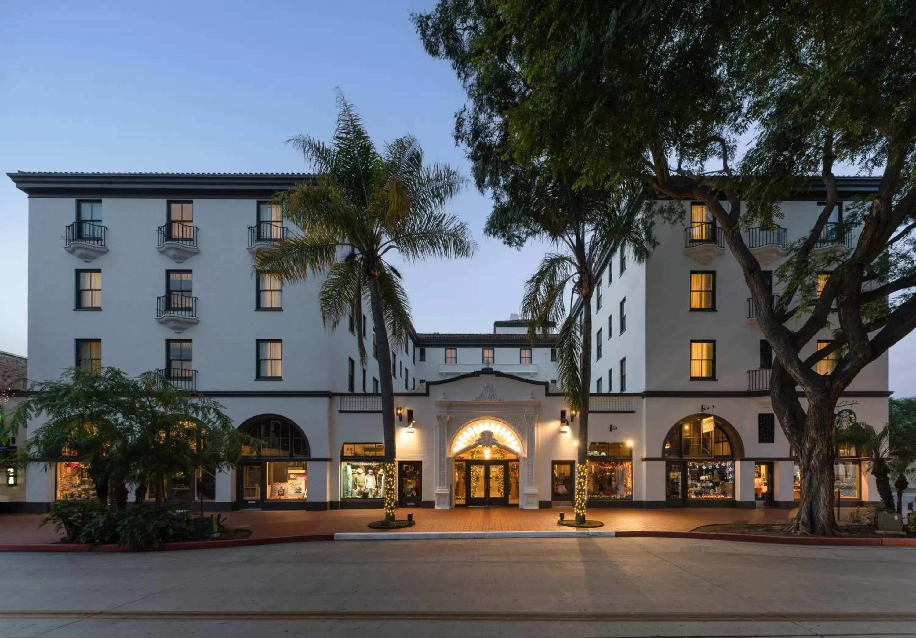 Property Building in Hotel Santa Barbara