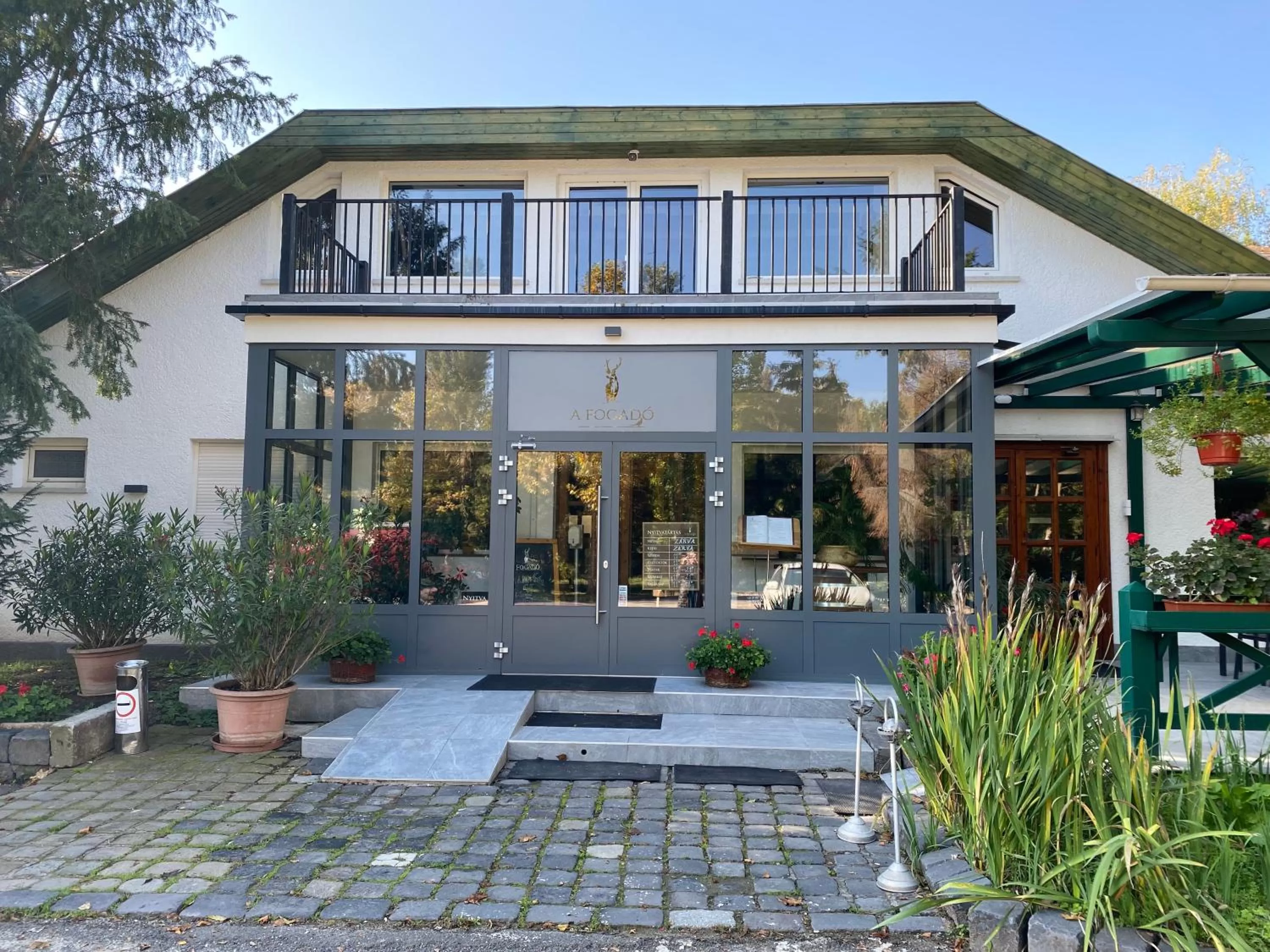 Property building in A Fogadó