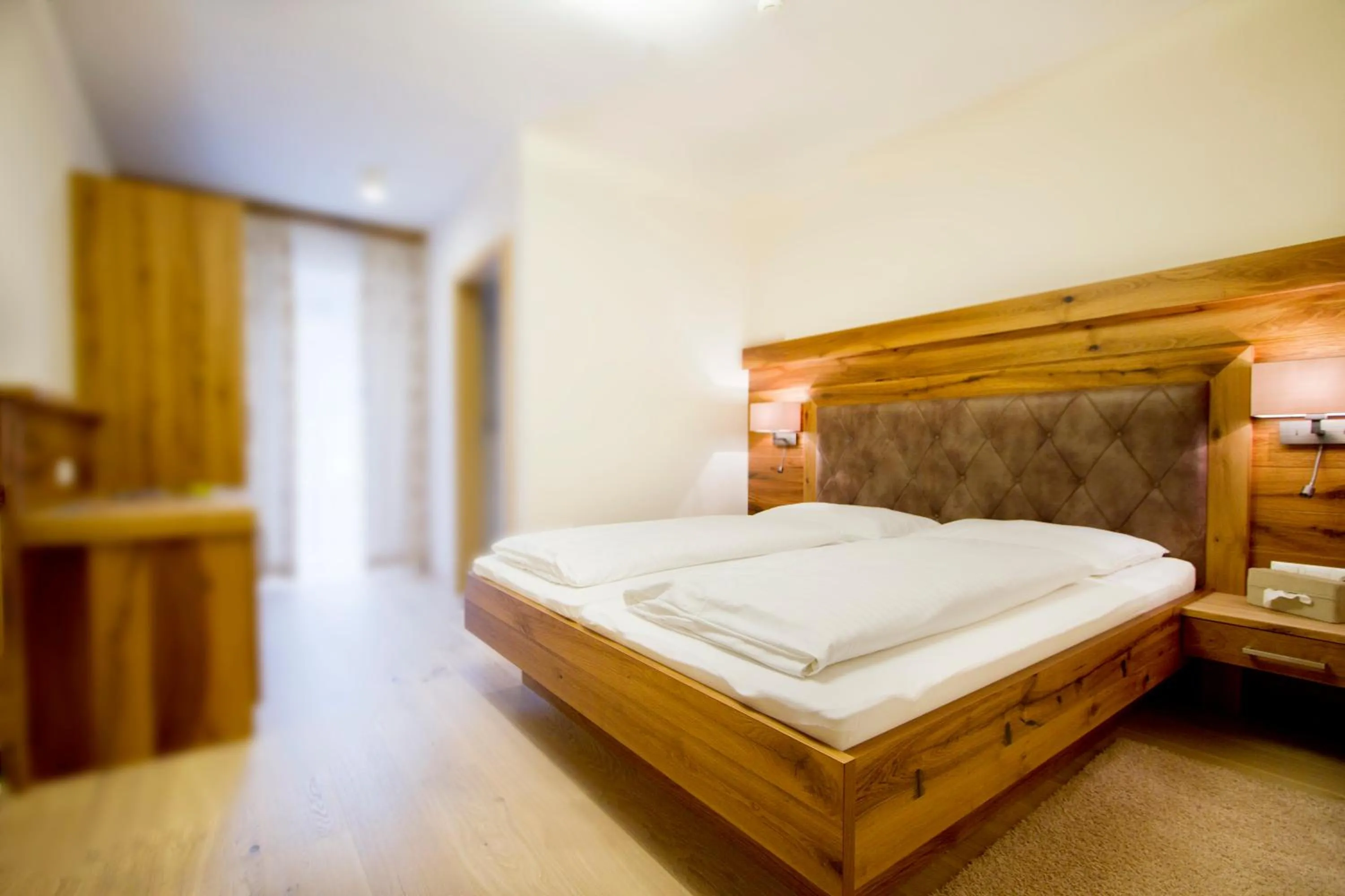 Comfort Double Room with Balcony - single occupancy in Haus Zirngast