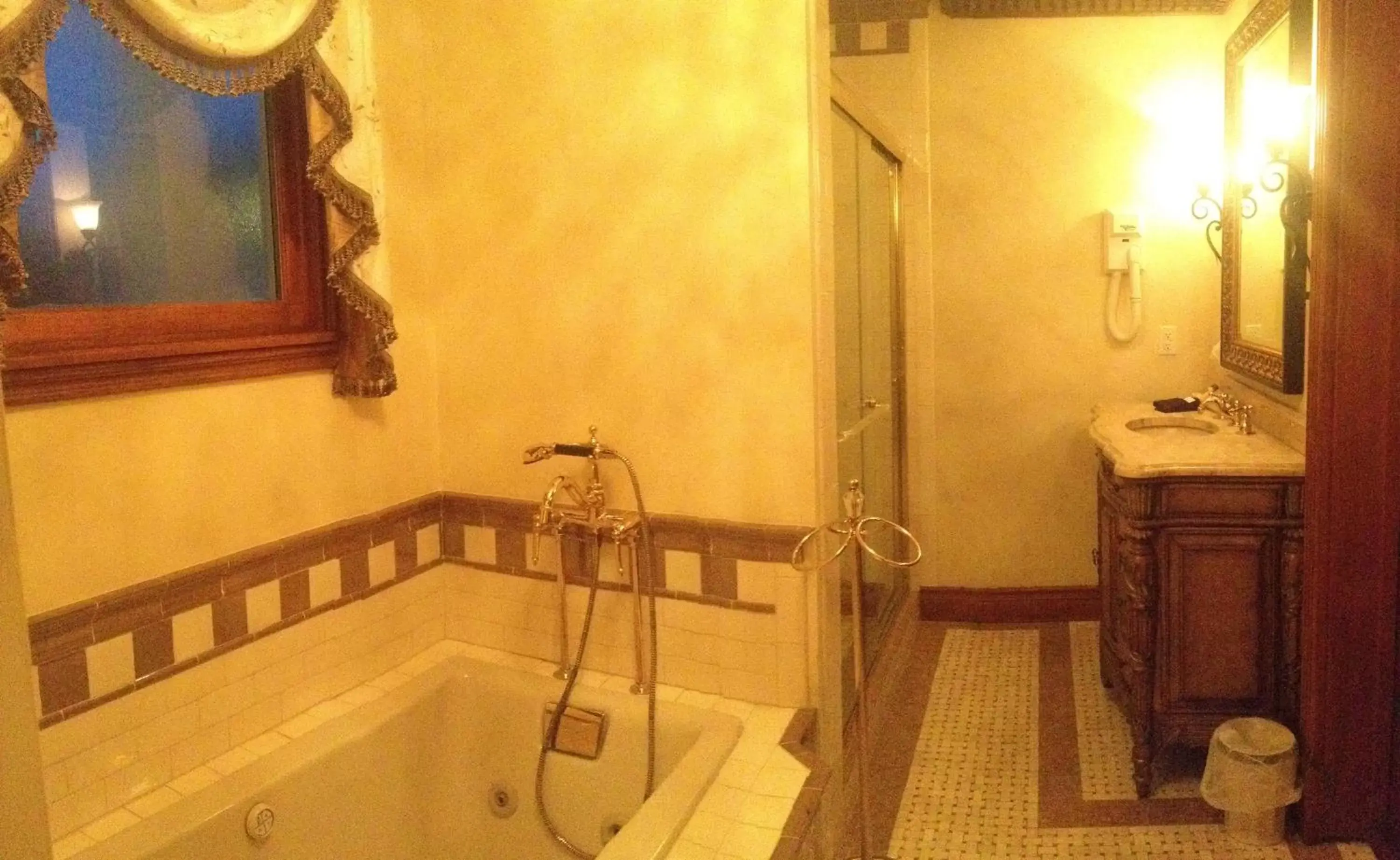 Bedroom, Bathroom in The Hotel Magnolia