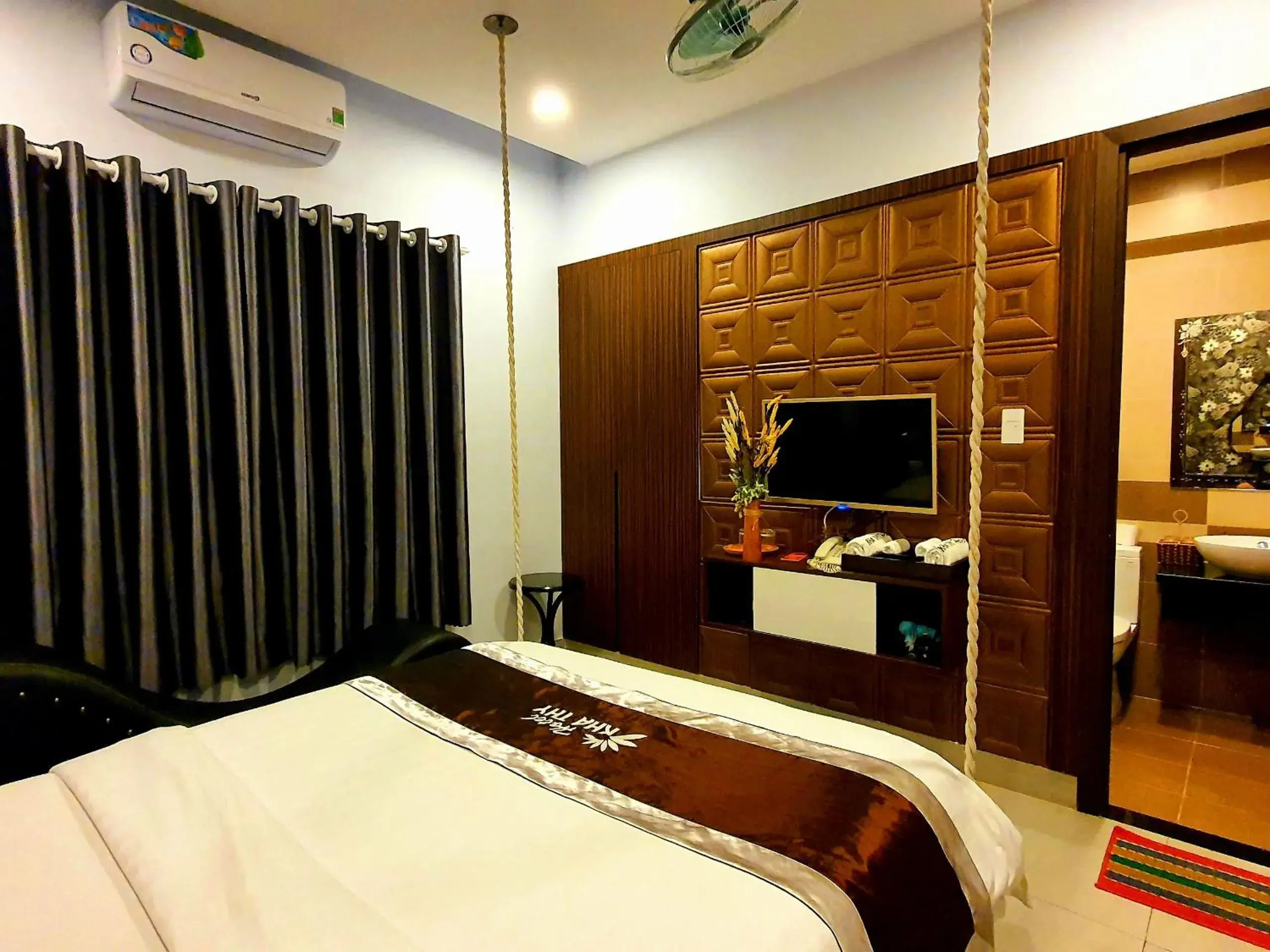 Property building, Bed in Kha Thy Hotel