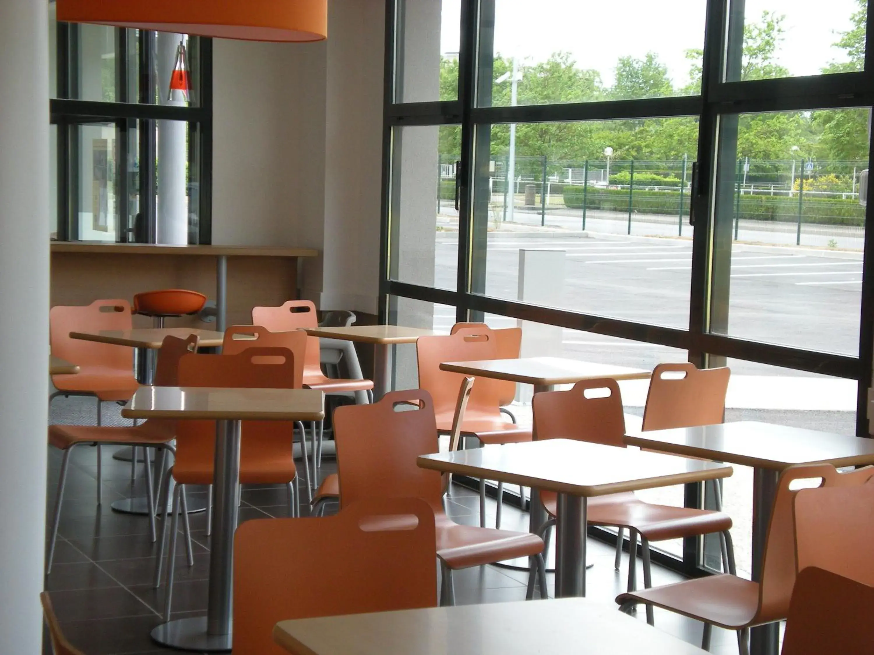 Restaurant/Places to Eat in ibis budget Tours Nord