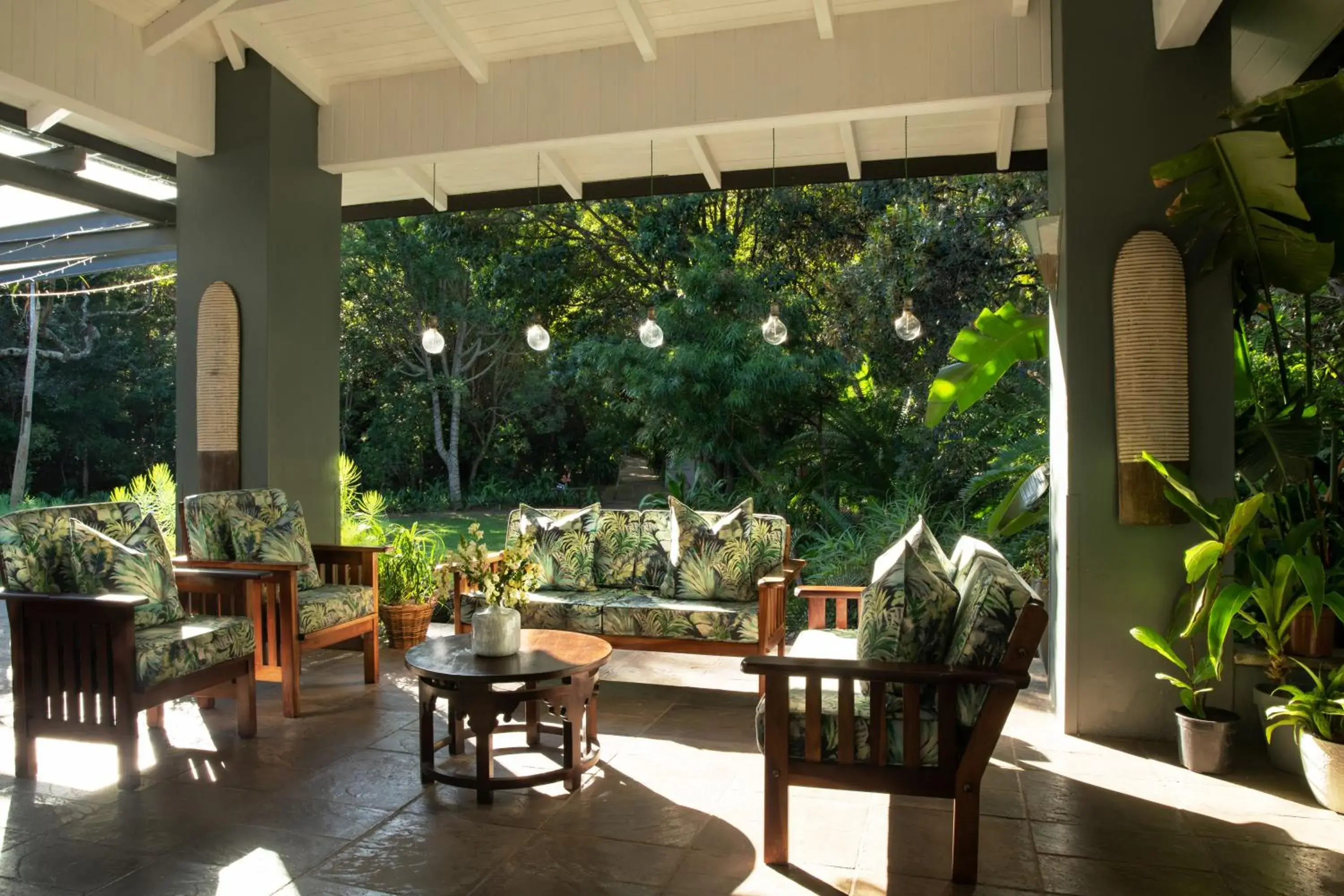 Restaurant/places to eat in Prana Lodge