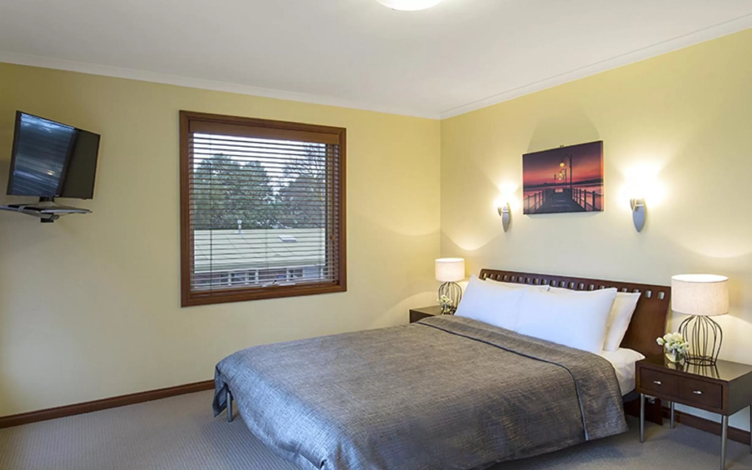 Bedroom, Bed in Best Western Colonial Village Motel
