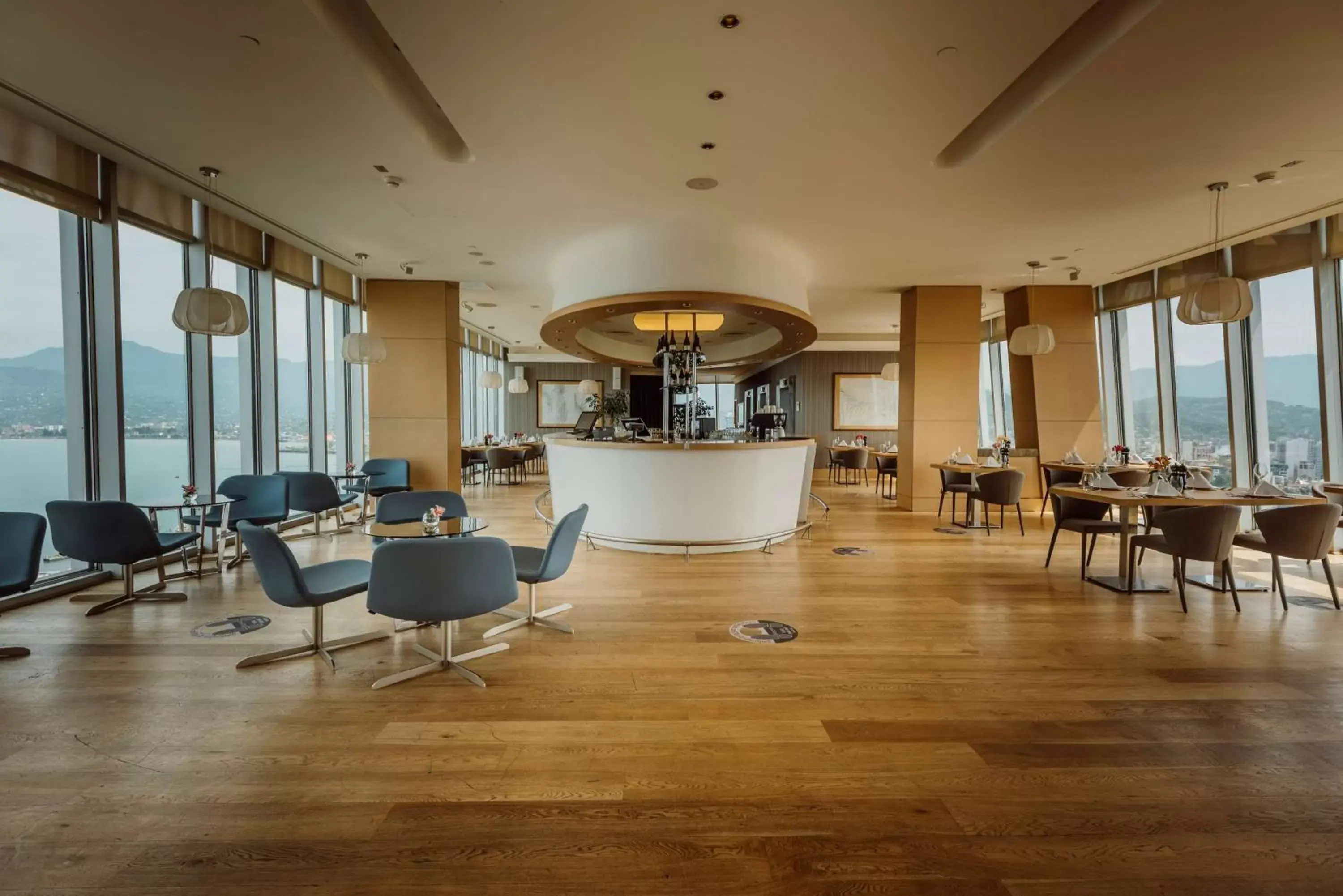 Restaurant/places to eat, Lounge/Bar in Radisson Blu Hotel Batumi