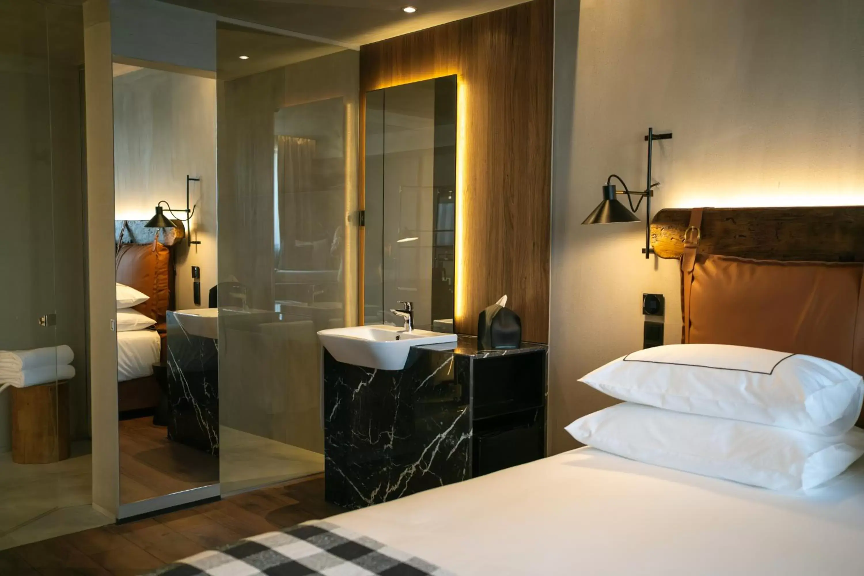 Bed, Bathroom in Puro Dão Hotel & Spa