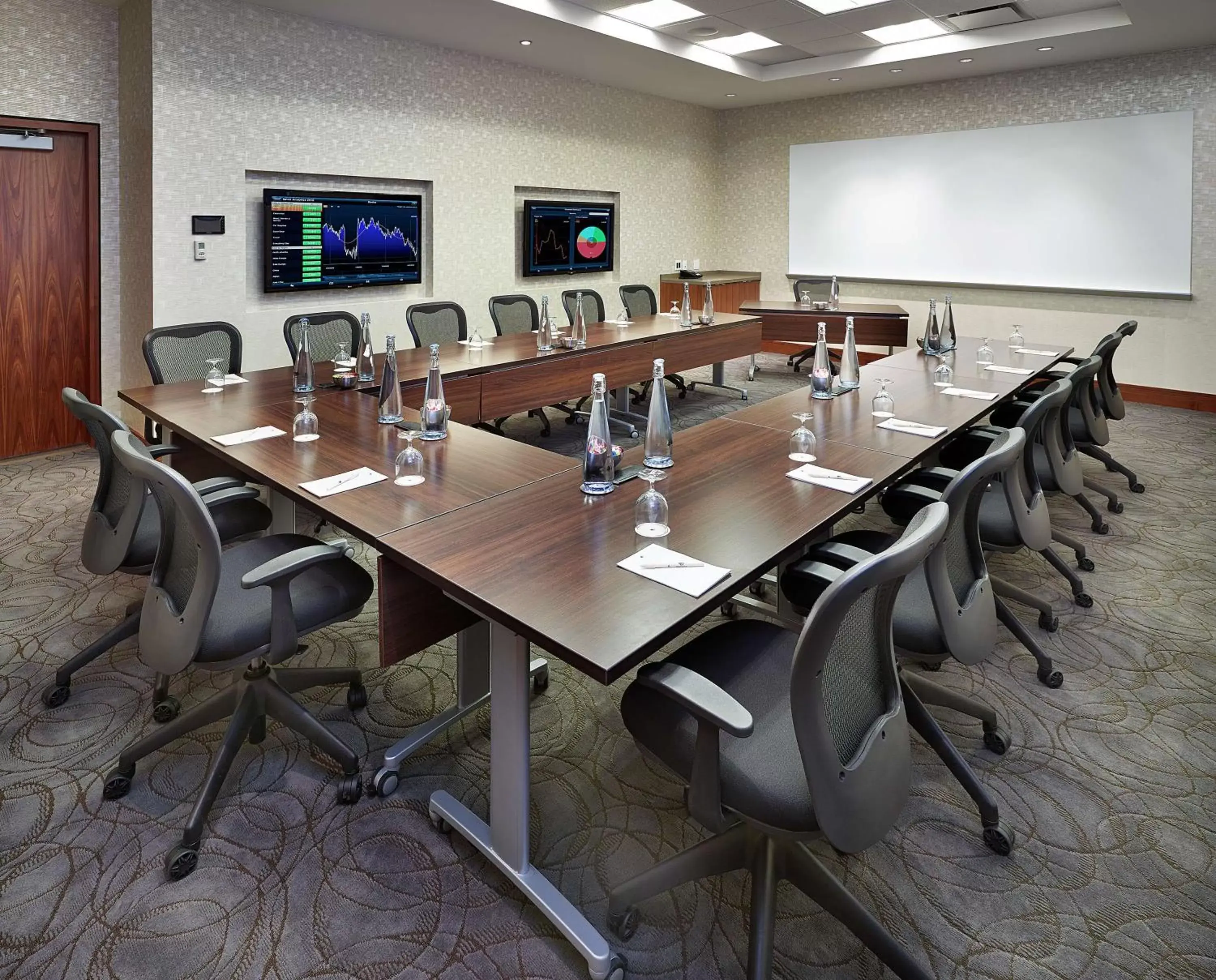 Meeting/conference room in DoubleTree by Hilton Hotel & Conference Centre Regina