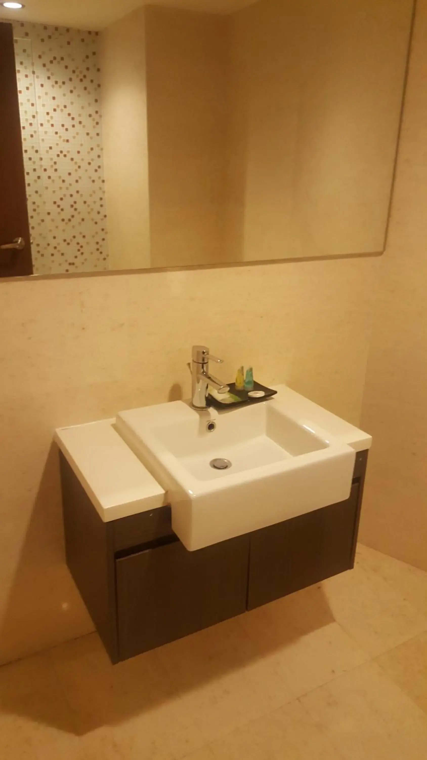 Toilet, Bathroom in Regalia Upper View Hotel