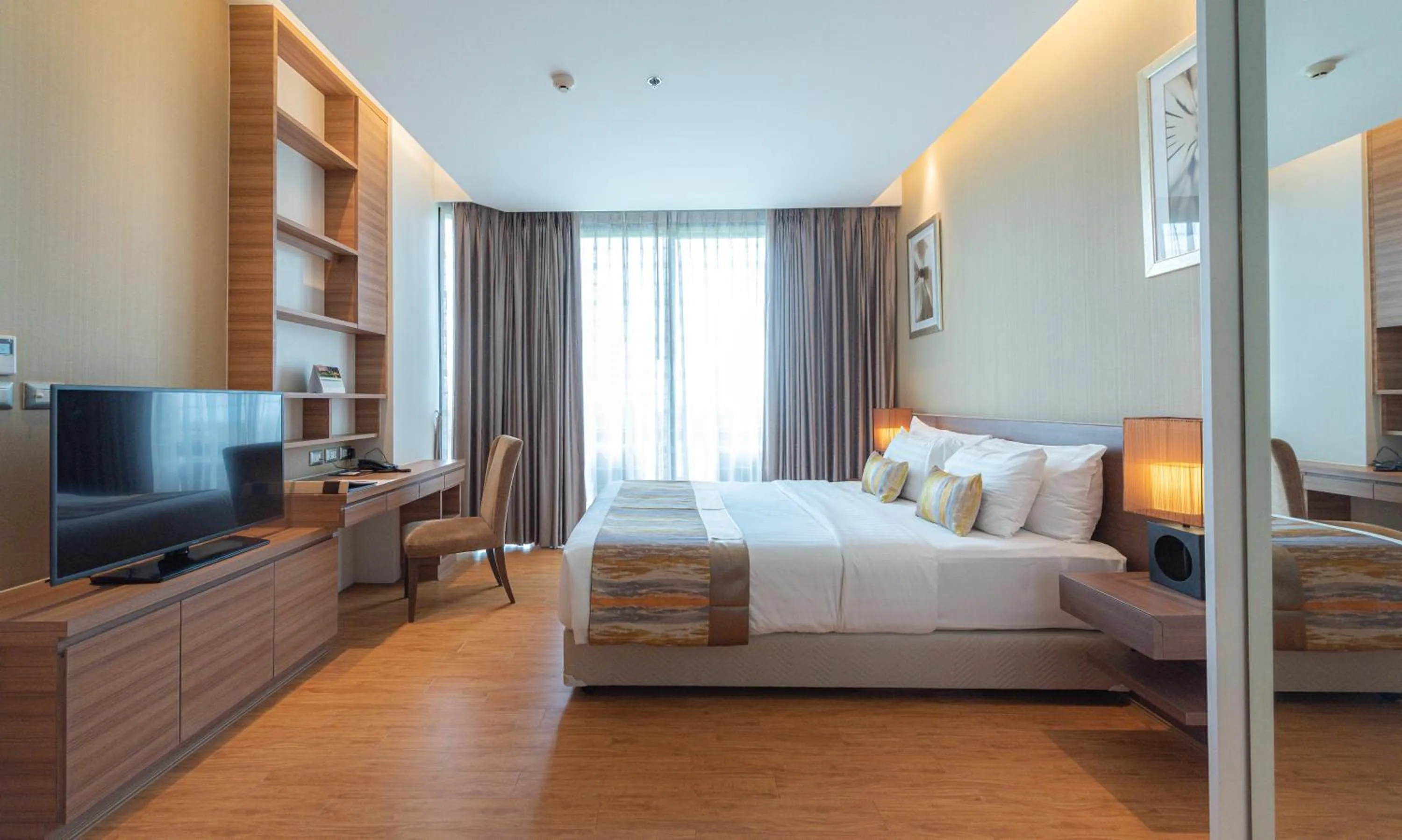Bedroom, Bed in Summit Windmill Golf Suite Hotel at Suvarnabhumi