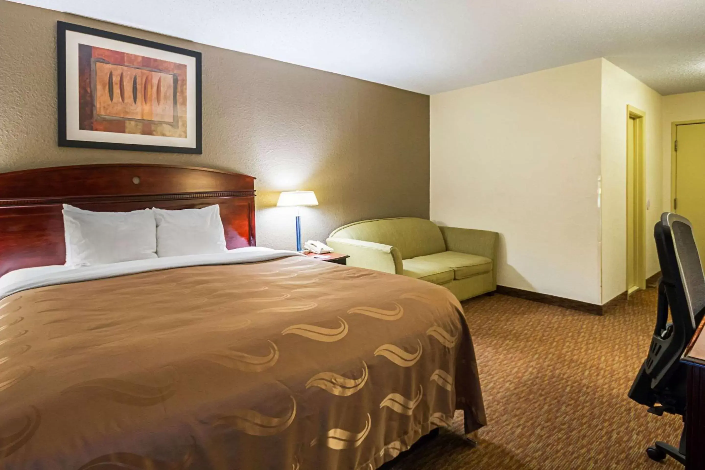 Standard King Non Smoking in Quality Inn Fairmont Standard King Non Smoking in Quality Inn Fairmont