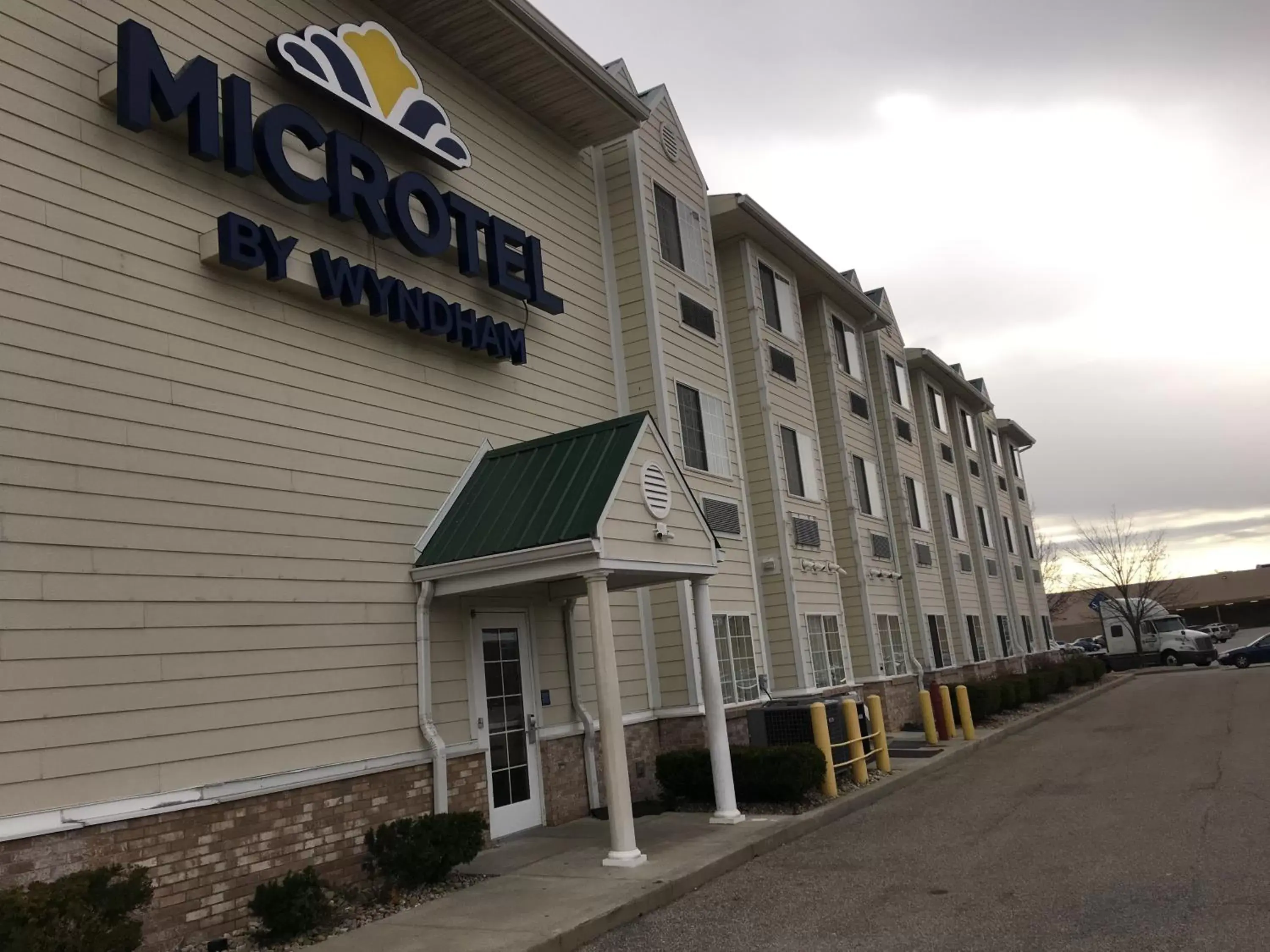 Property building in Microtel Inn & Suites by Wyndham Indianapolis Airport Property building in Microtel Inn & Suites by Wyndham Indianapolis Airport