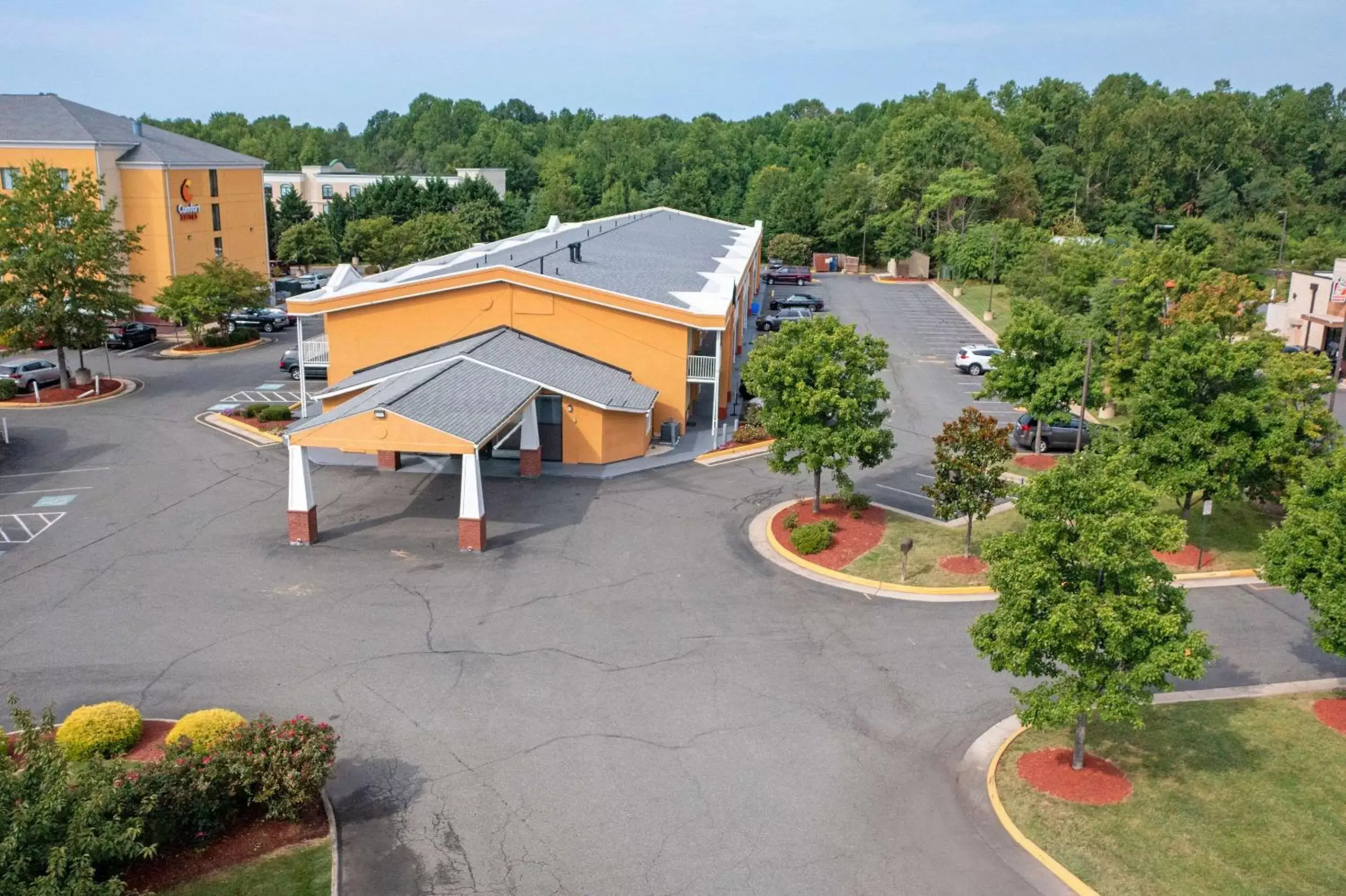 Property building, Bird's-eye View in Quality Inn Fredericksburg near Historic Downtown