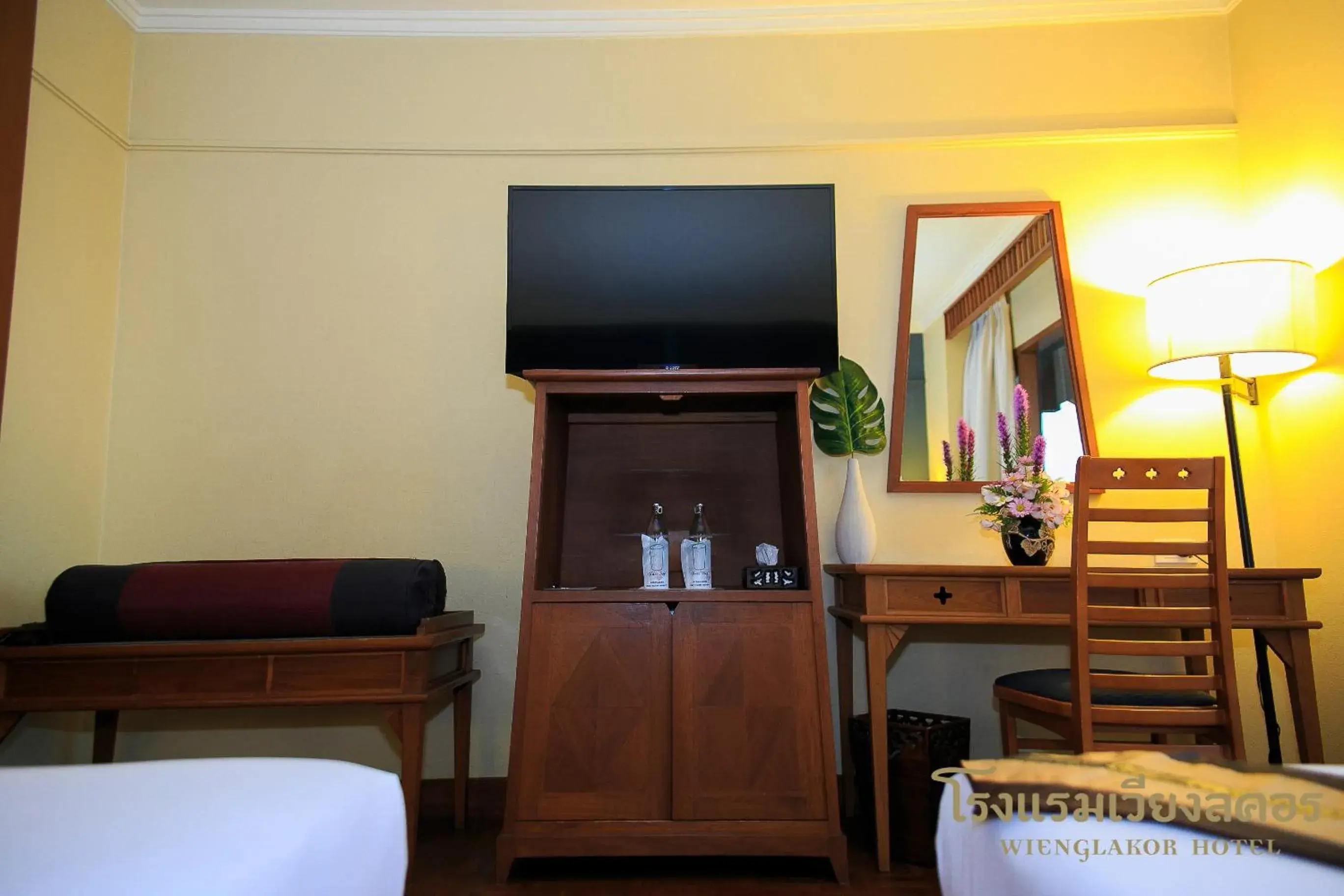 Photo of the whole room, TV/Entertainment Center in Wienglakor Hotel (SHA Extra Plus)