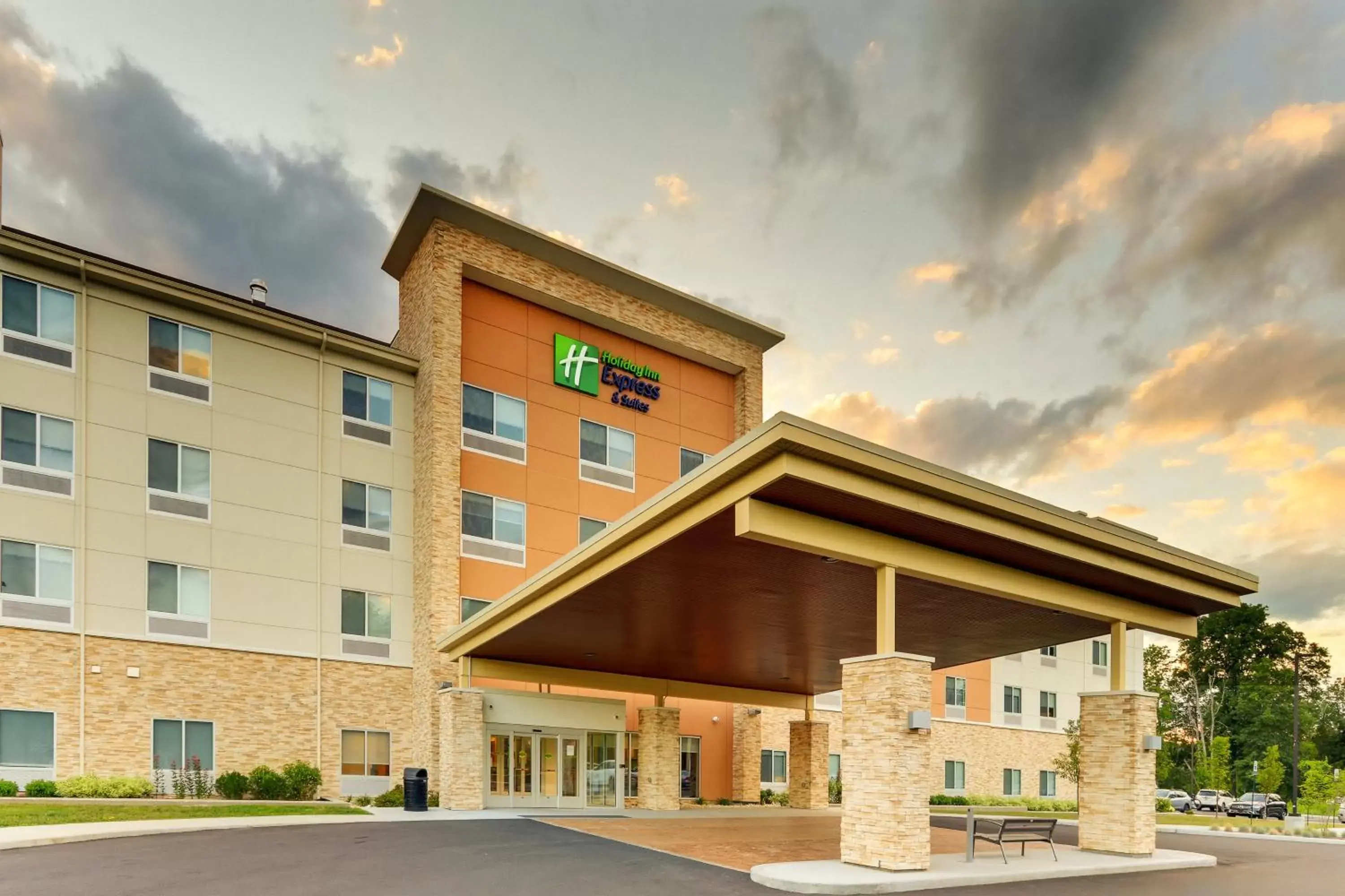 Property building in Holiday Inn Express & Suites - Saugerties - Hudson Valley, an IHG Hotel