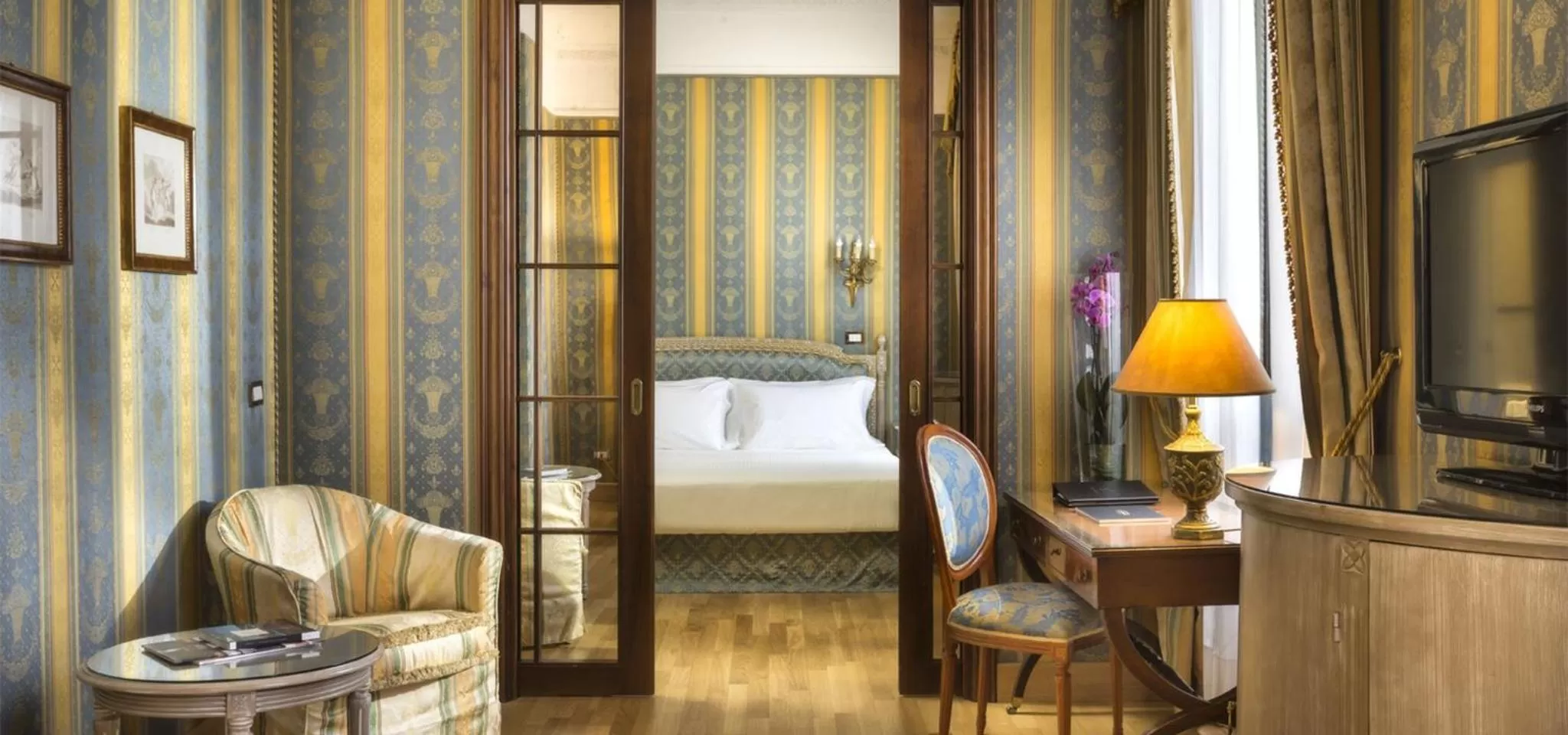 Photo of the whole room, Bed in Sina De La Ville