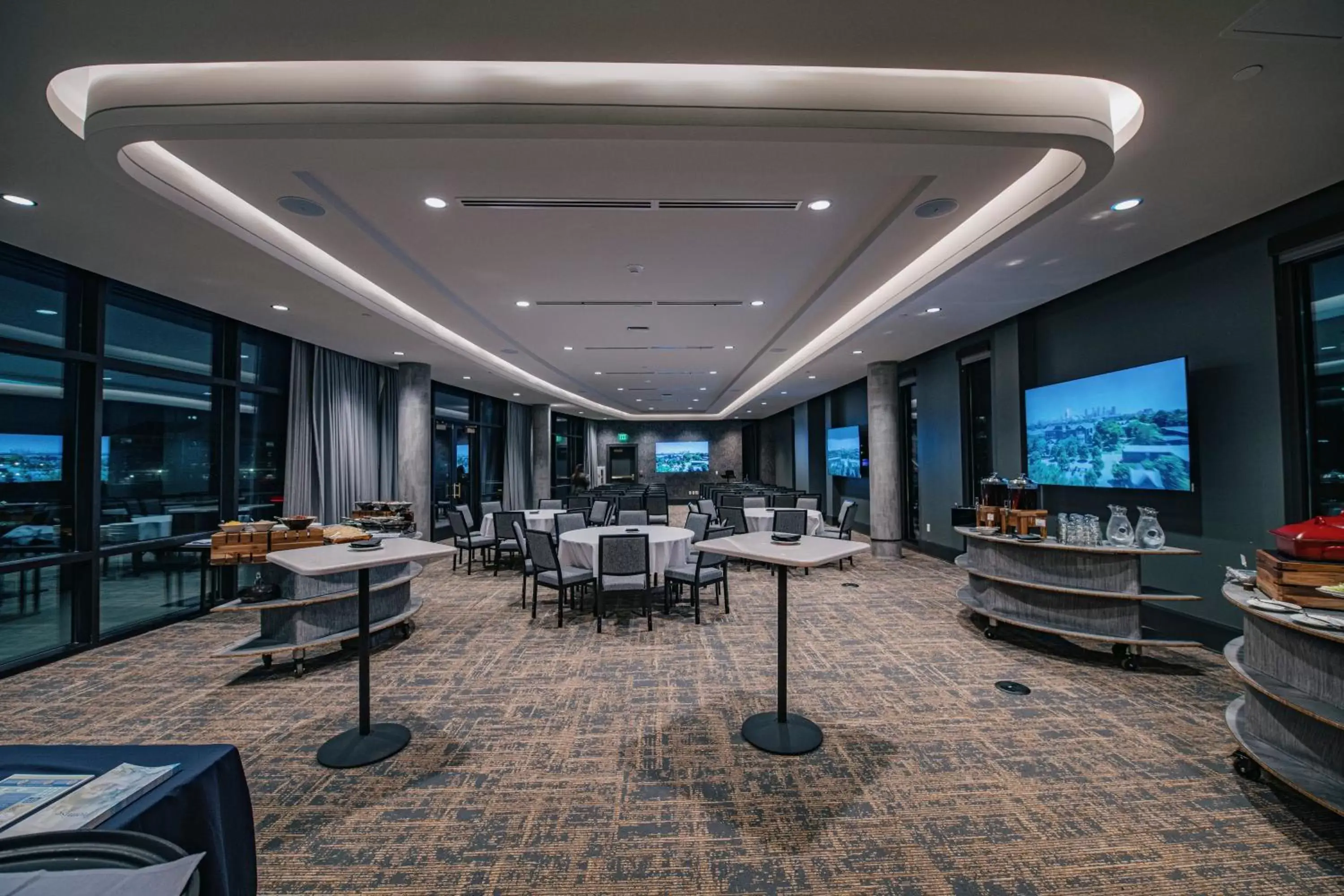 Meeting/conference room in Hotel Indigo - Columbus at Riverfront Place, an IHG Hotel