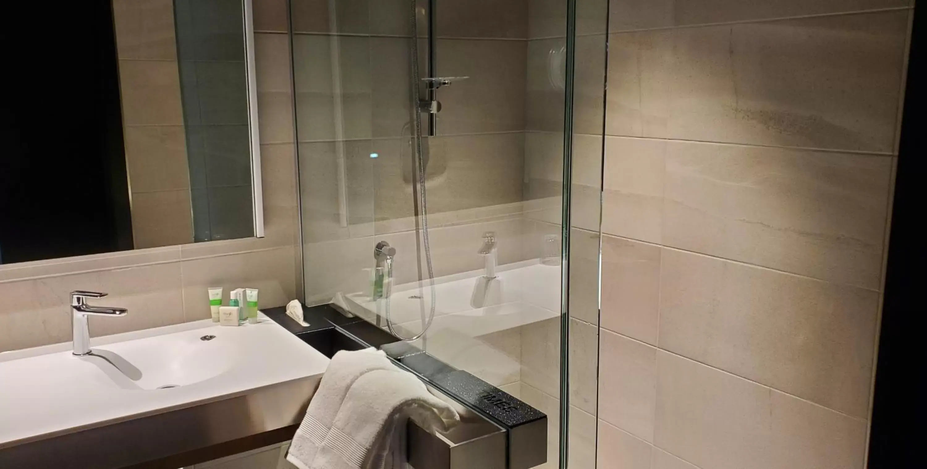 Bathroom in Grand Times Hotel Laval - Centropolis